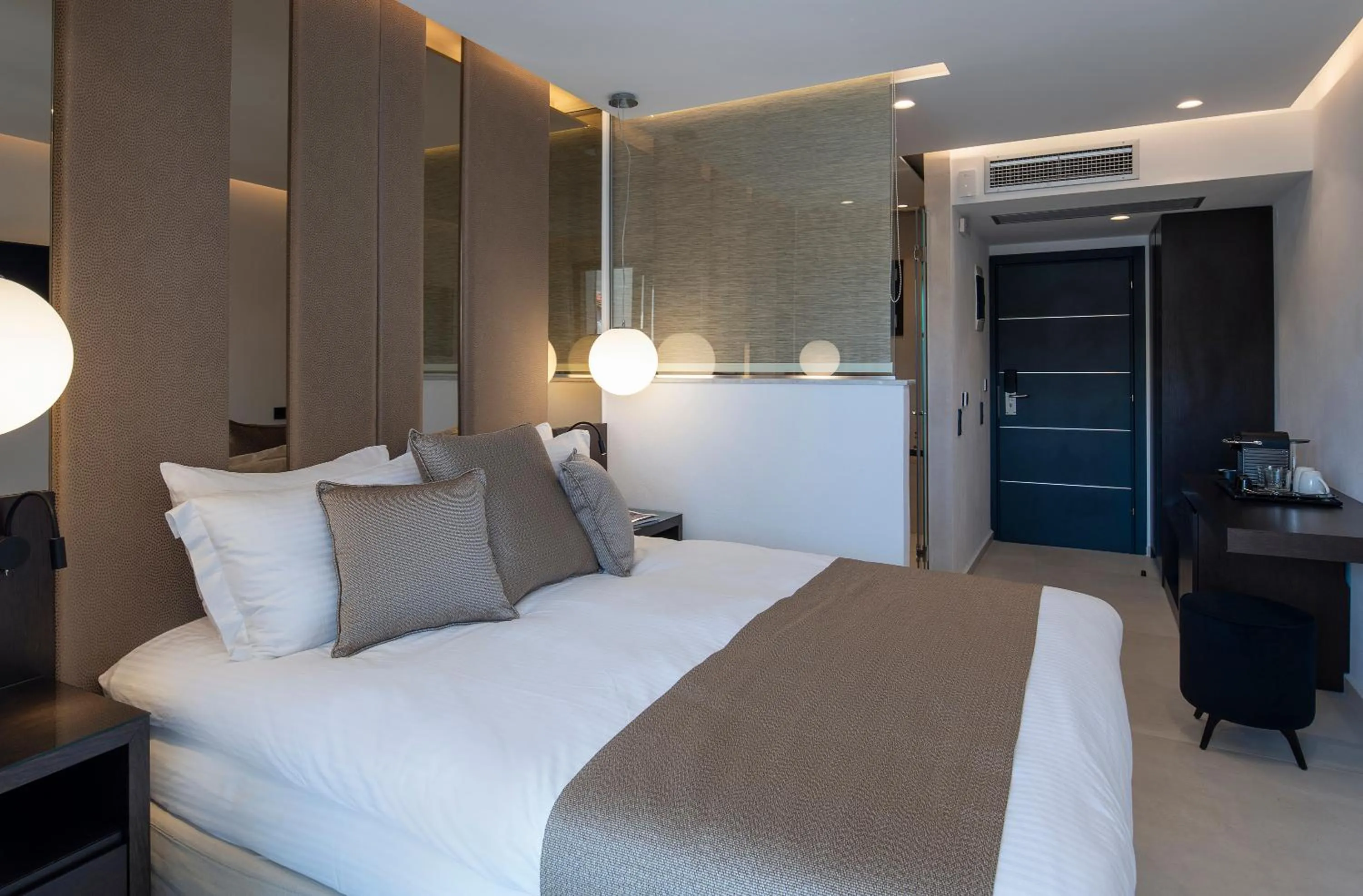 Bed in Alexandrion Appartments Down Town Adults Only