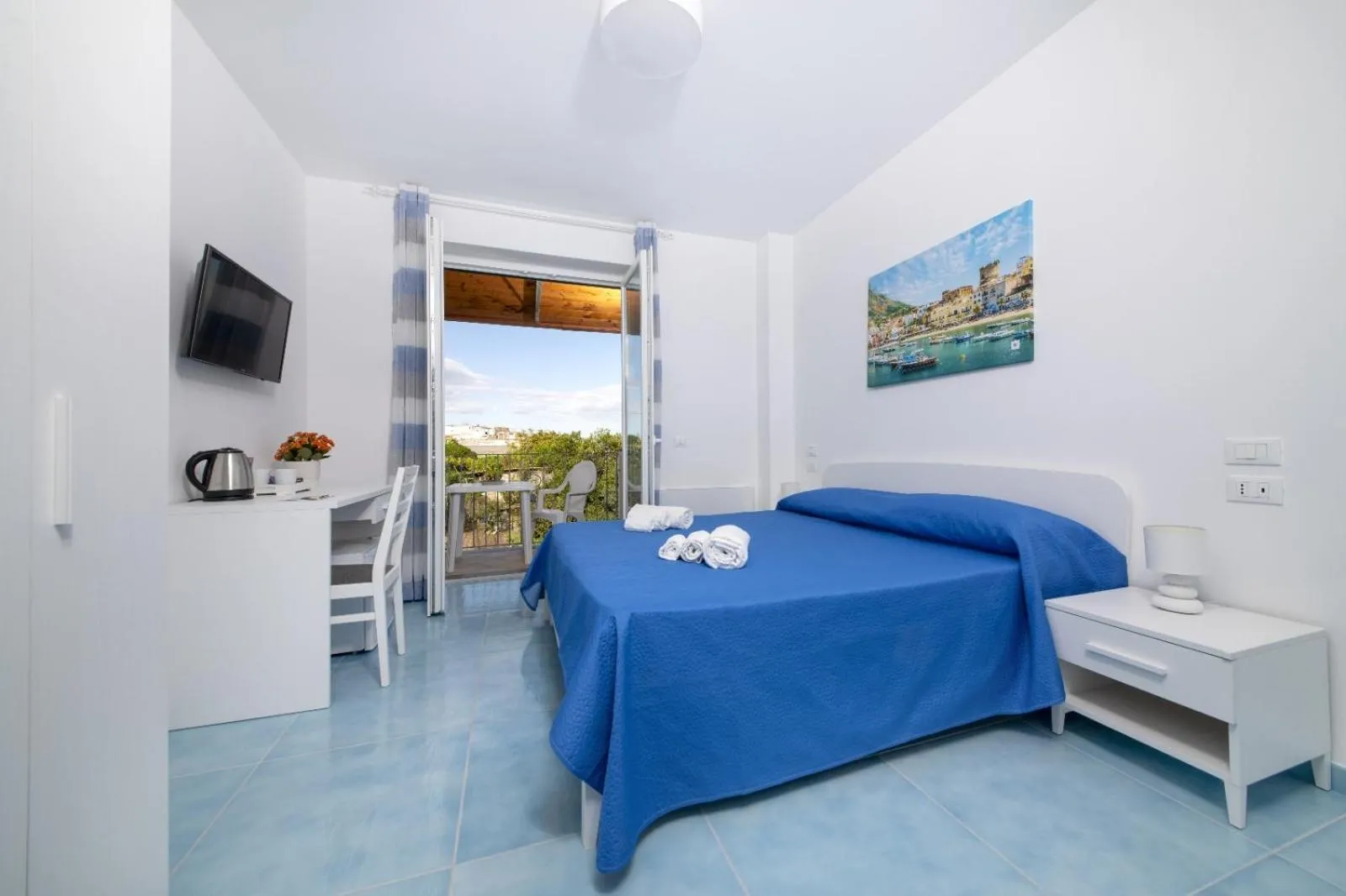 Bedroom, Bed in B&B La Vigna - Ischia Ponte