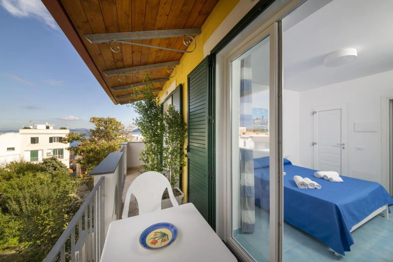 Balcony/Terrace, Bed in B&B La Vigna - Ischia Ponte