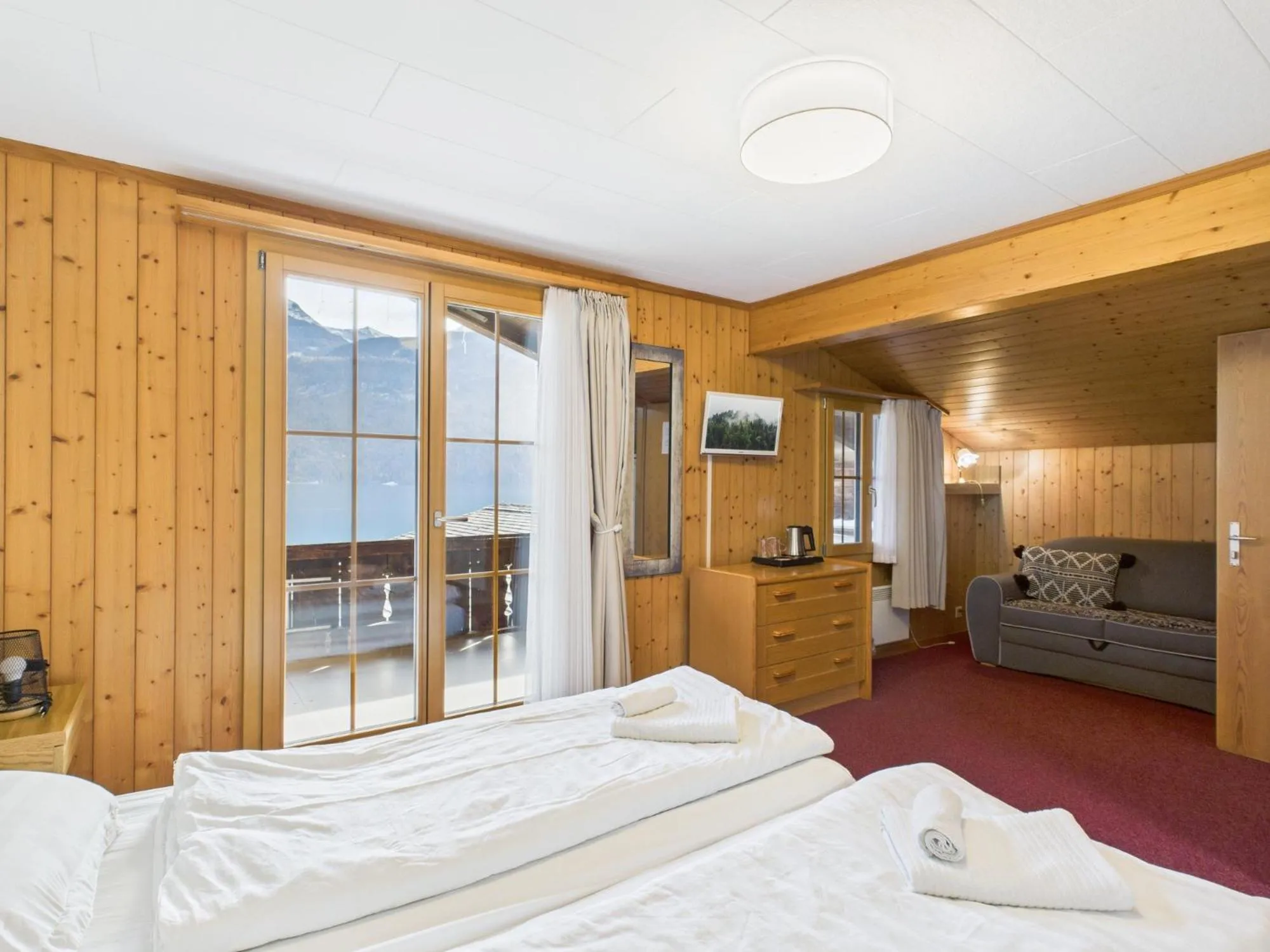 Bedroom, Bed in Hotel Wildbach Brienz