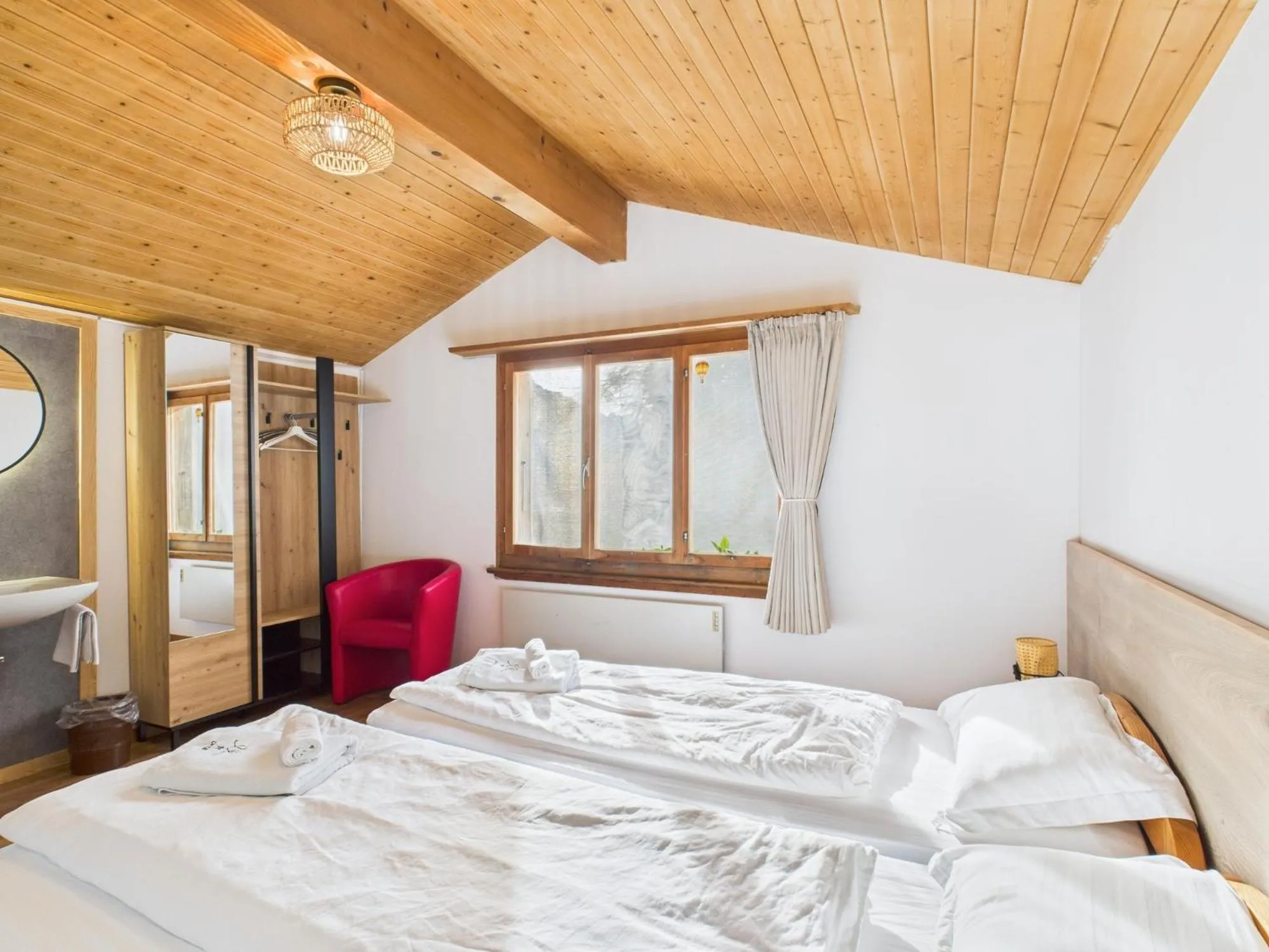 Bedroom, Bed in Hotel Wildbach Brienz