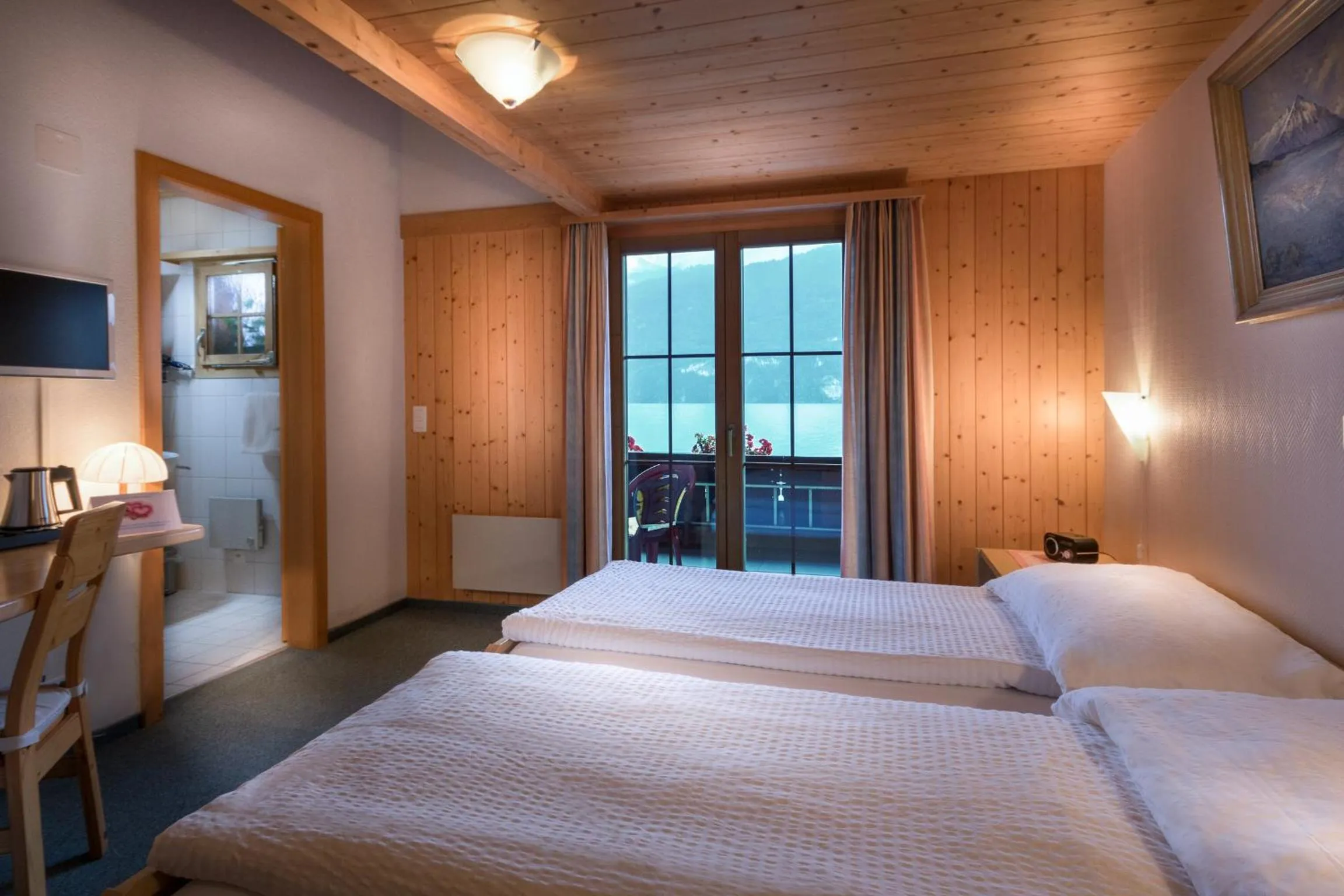 Bed in Hotel Wildbach Brienz