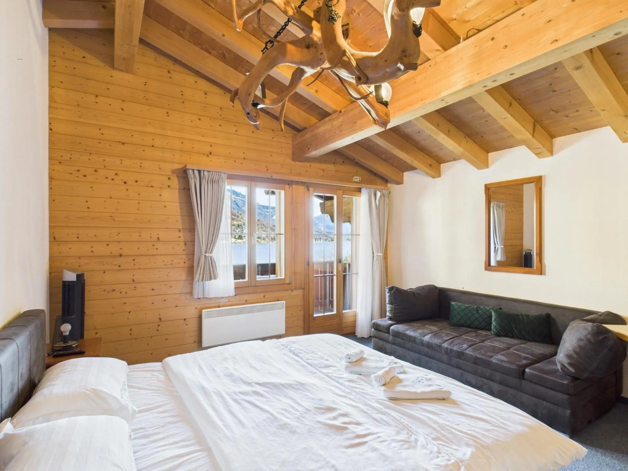 Balcony/Terrace, Bed in Hotel Wildbach Brienz