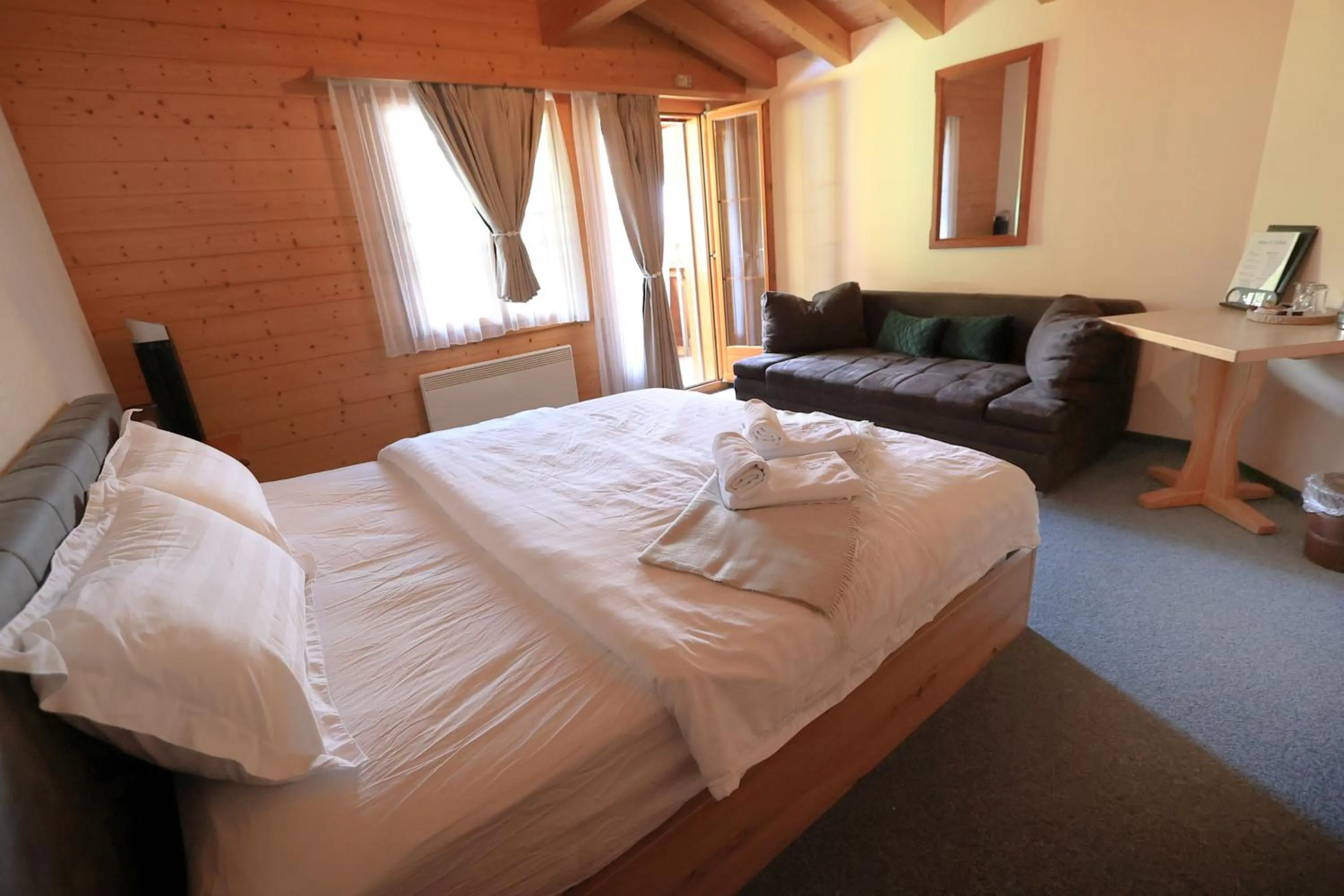 Bed in Hotel Wildbach Brienz
