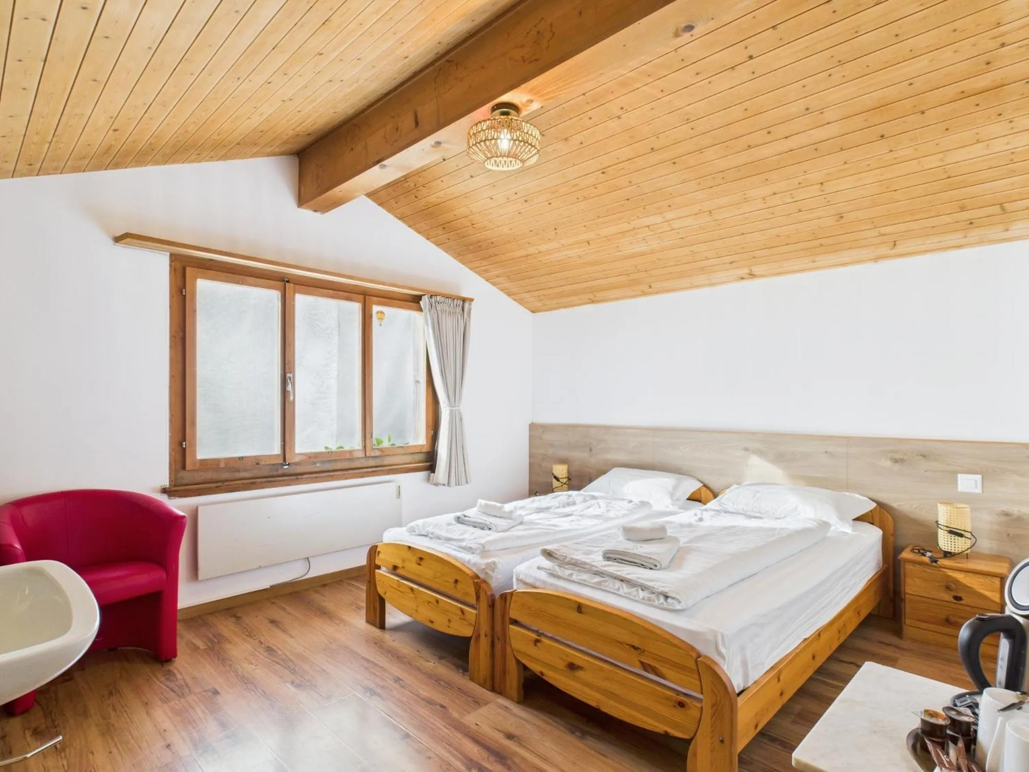 Bedroom, Bed in Hotel Wildbach Brienz