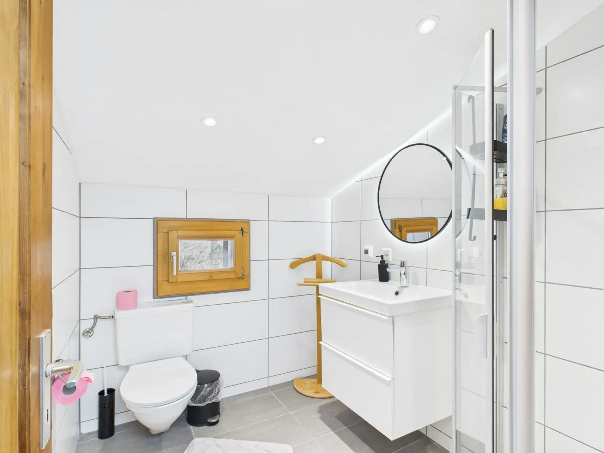 Double Room with Shared Bathroom in Hotel Wildbach Brienz Double Room with Shared Bathroom in Hotel Wildbach Brienz