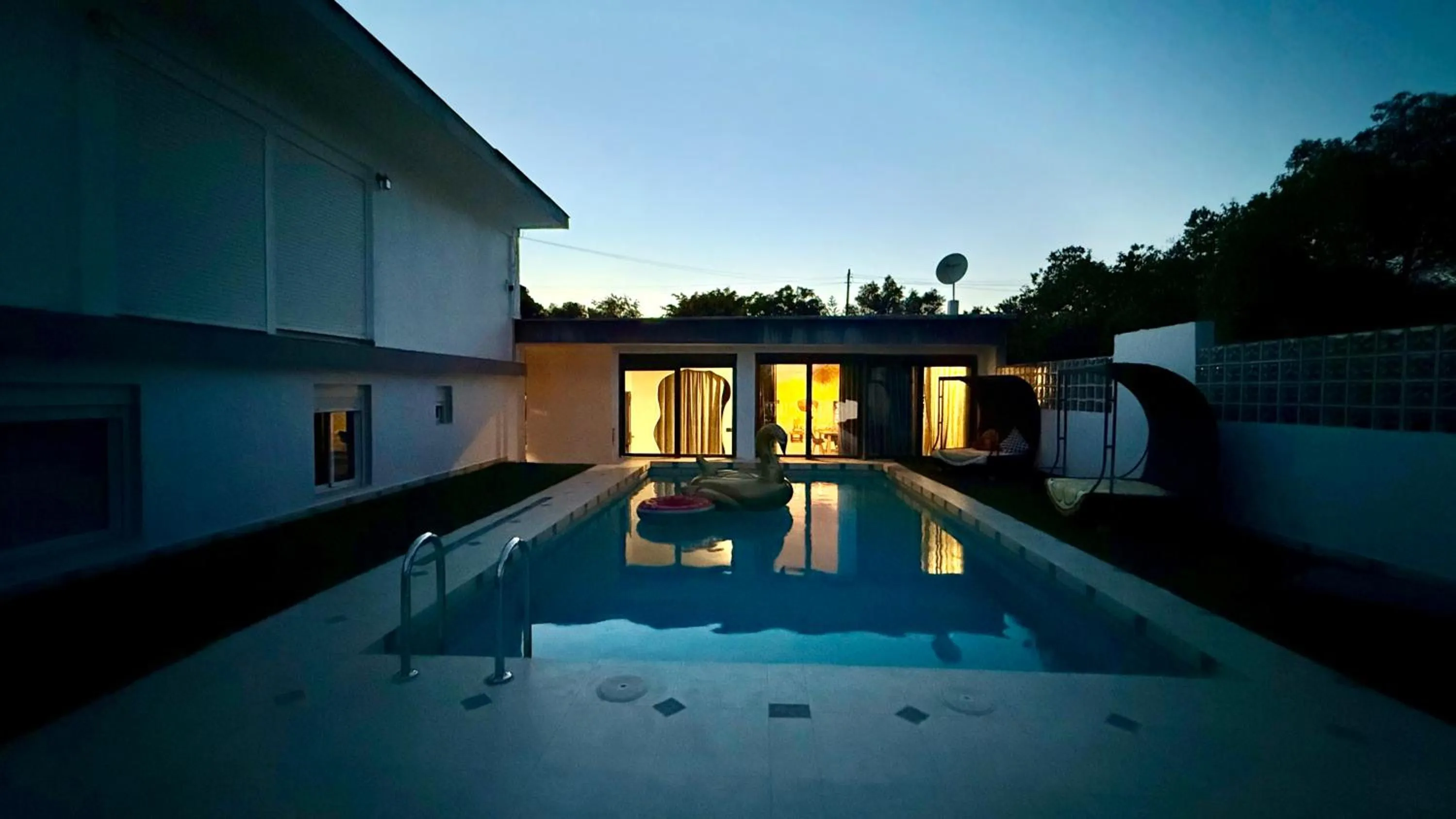 Swimming pool in Kiwidestiny Alicante