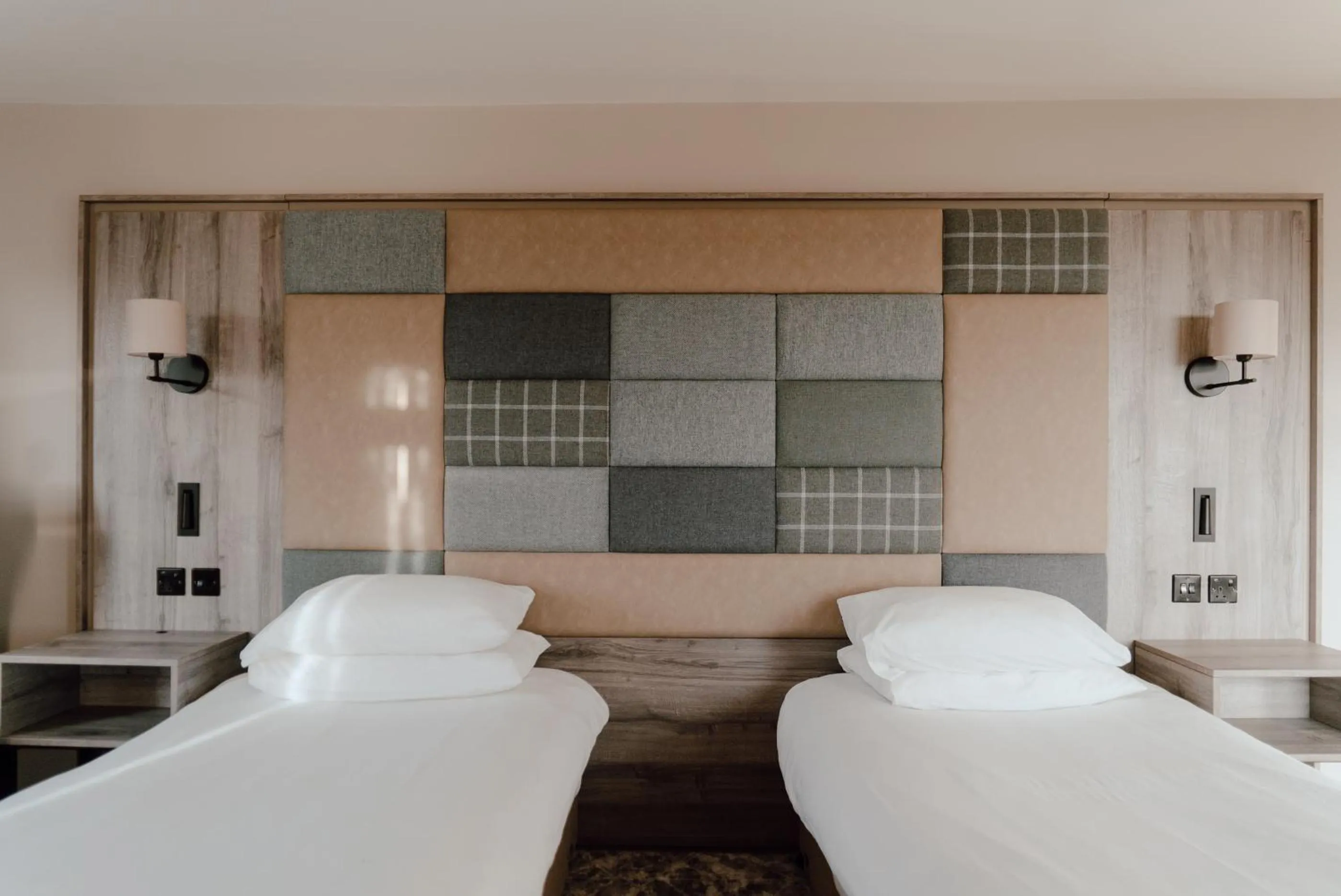 Photo of the whole room, Bed in Cabarfeidh Hotel