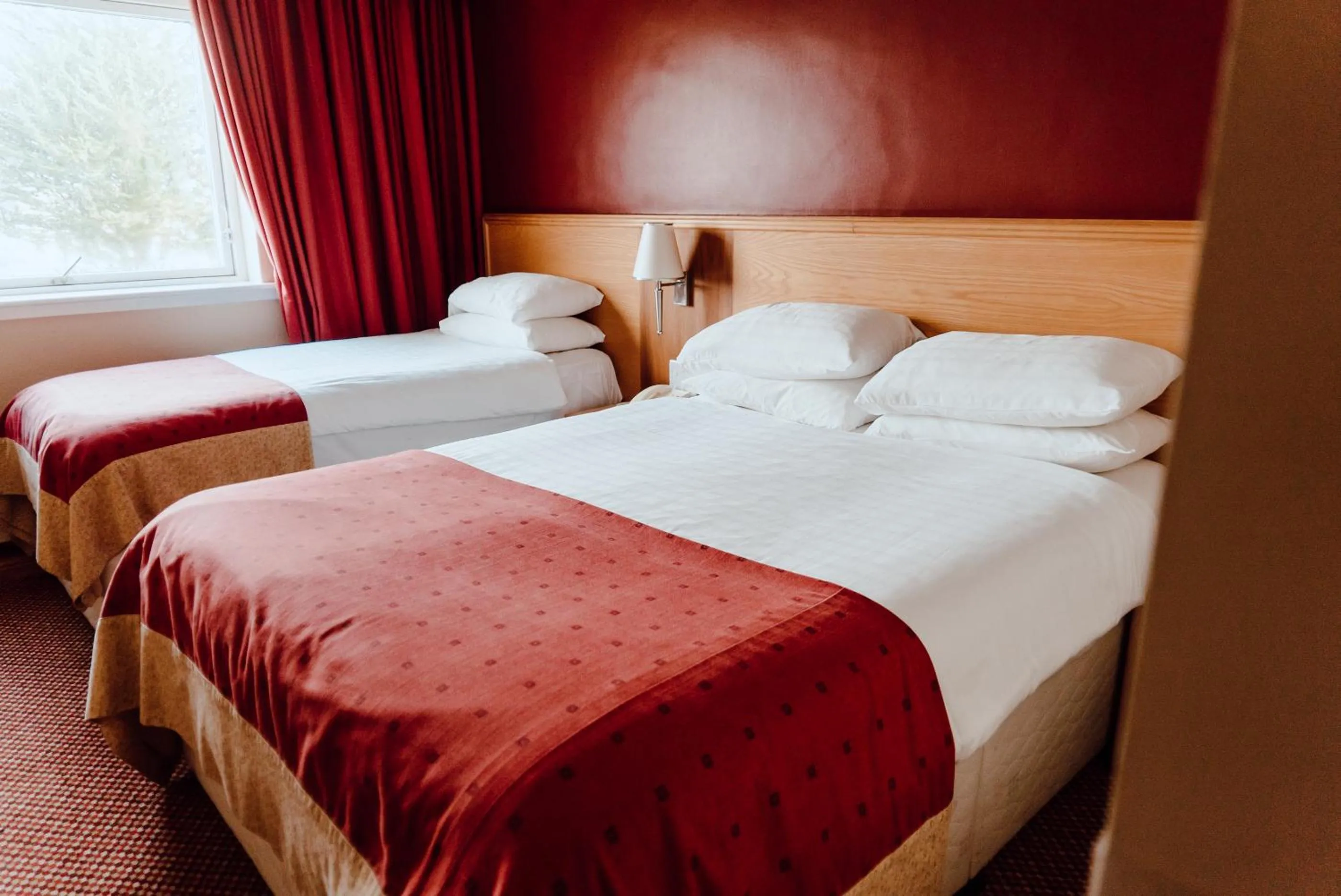 Photo of the whole room, Bed in Cabarfeidh Hotel