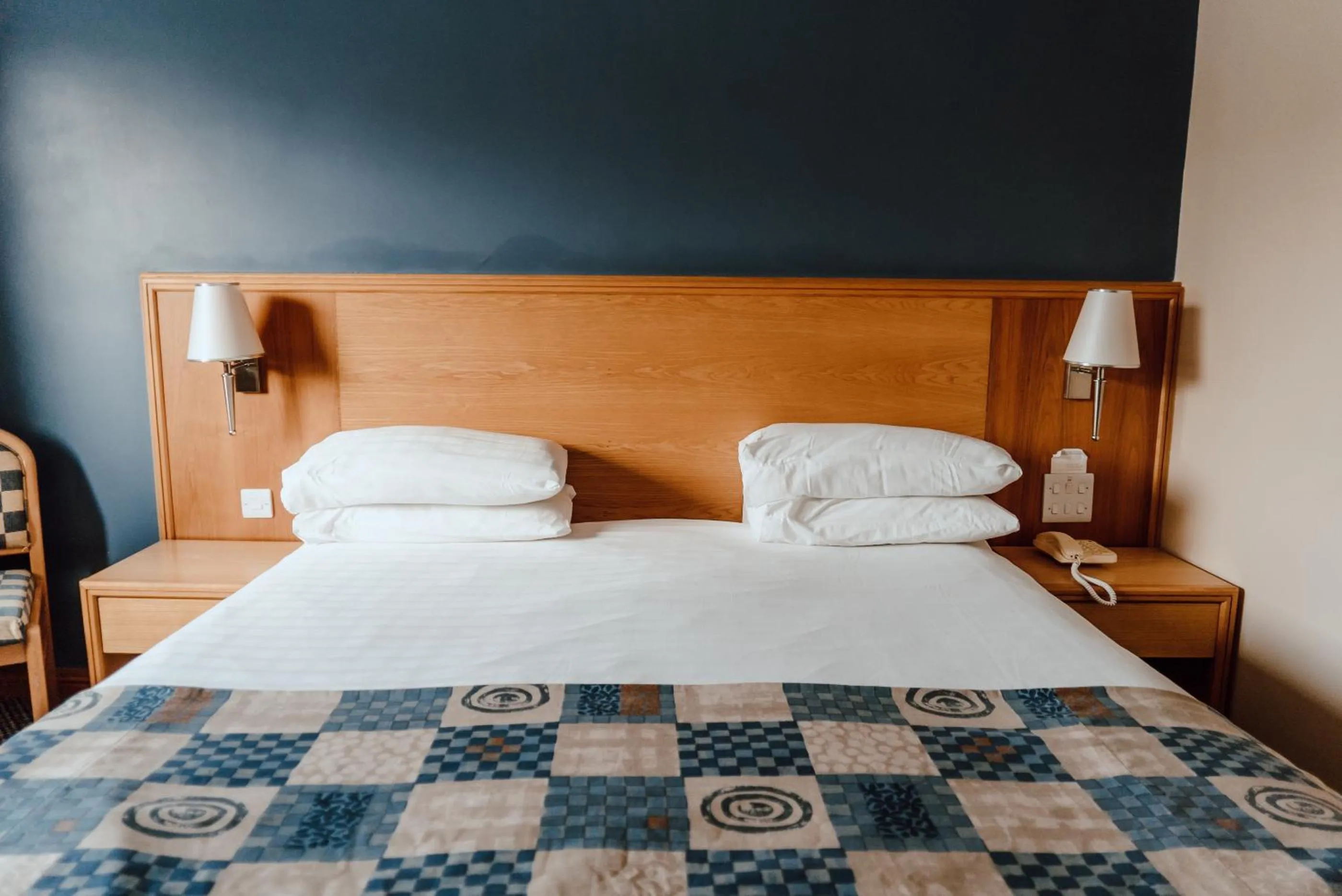 Photo of the whole room, Bed in Cabarfeidh Hotel