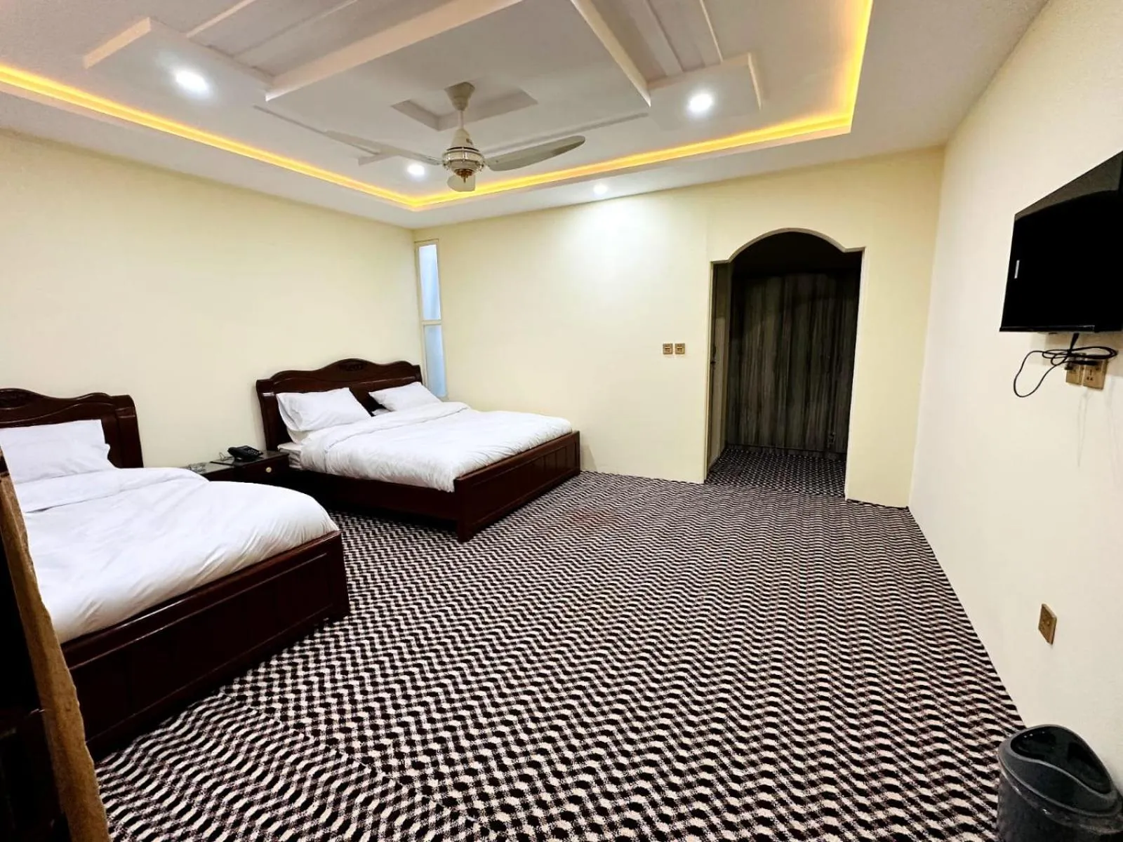 Communal lounge/ TV room, Bed in Desert One Hotel Skardu