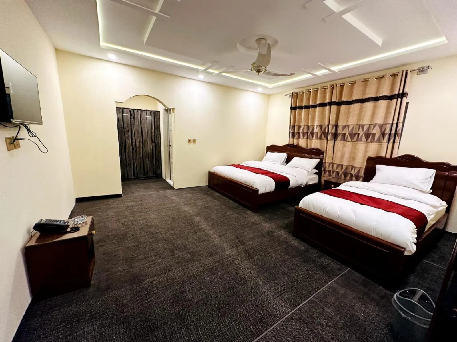 Communal lounge/ TV room, Bed in Desert One Hotel Skardu