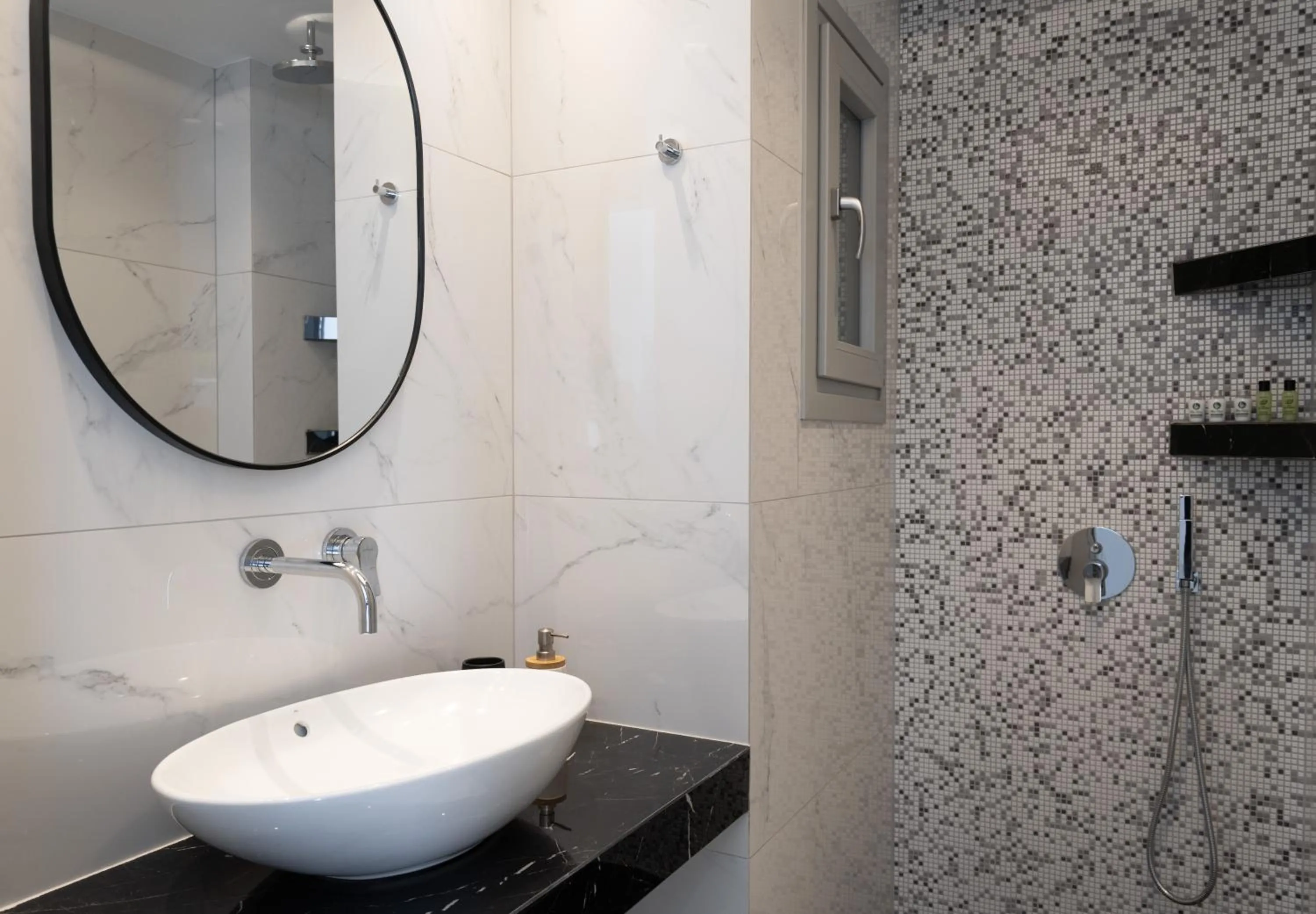 Shower in Griseo Villas