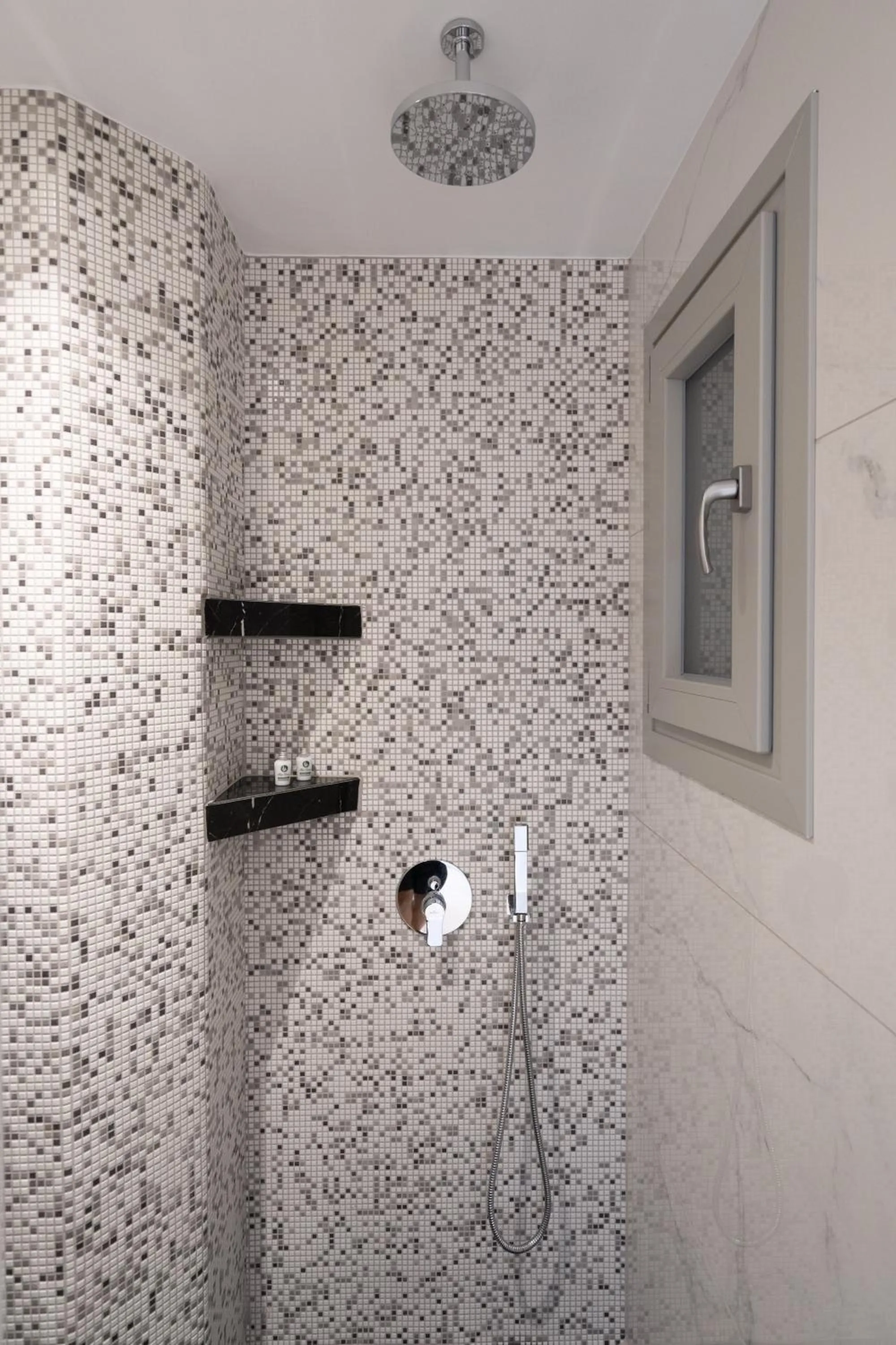 Shower in Griseo Villas