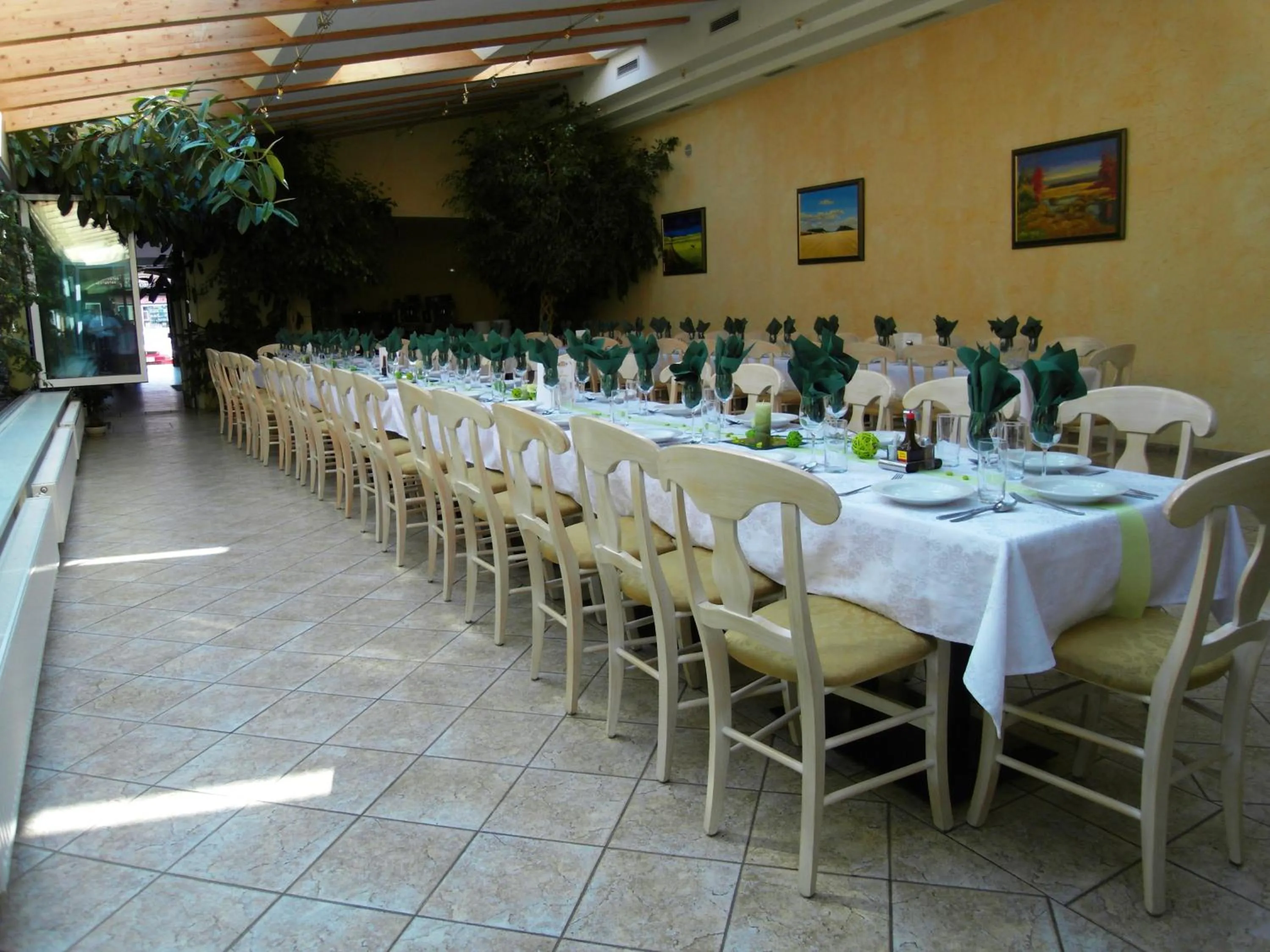 Restaurant/places to eat in Weinhotel Kirchenwirt