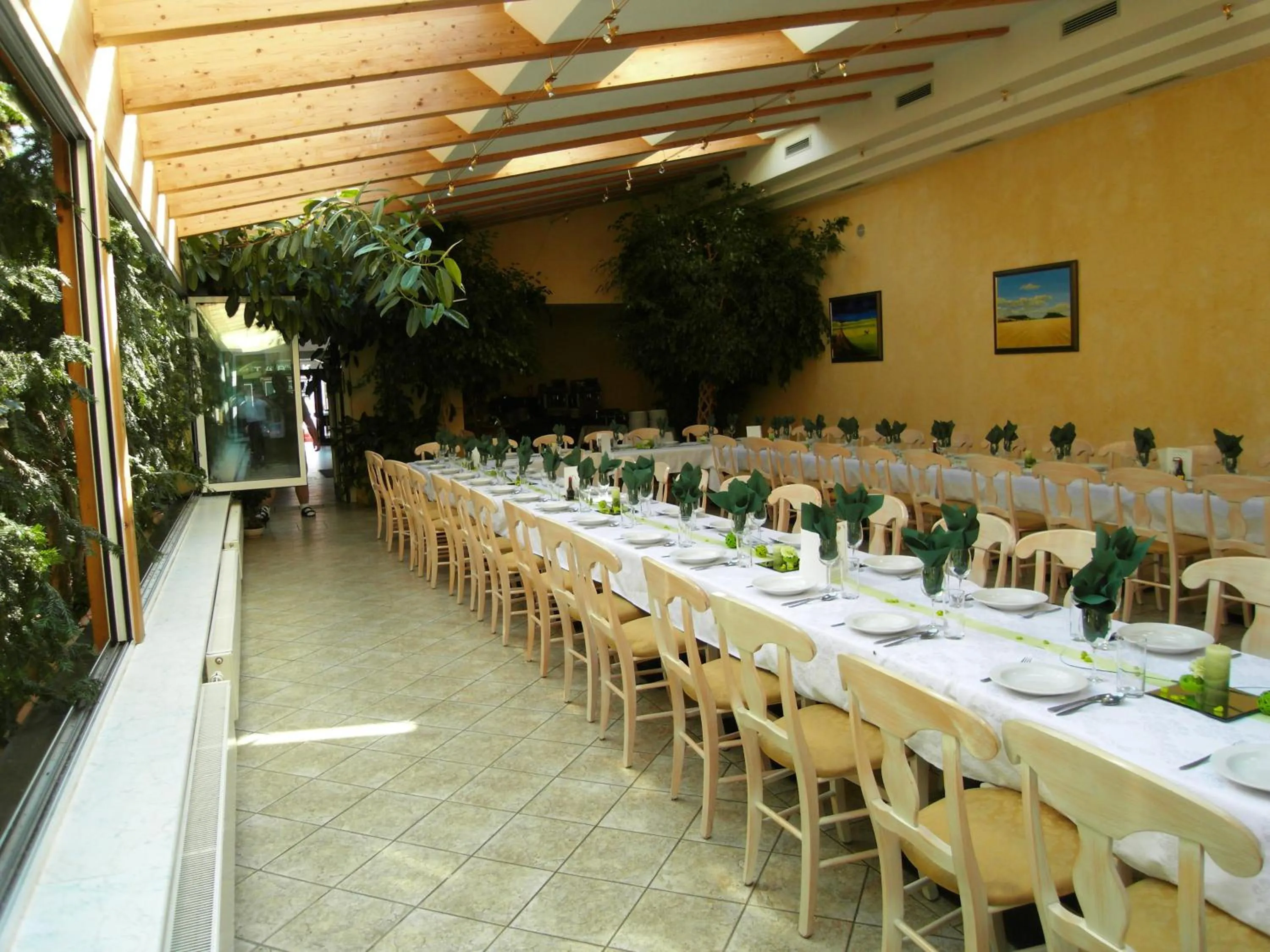 Restaurant/places to eat in Weinhotel Kirchenwirt