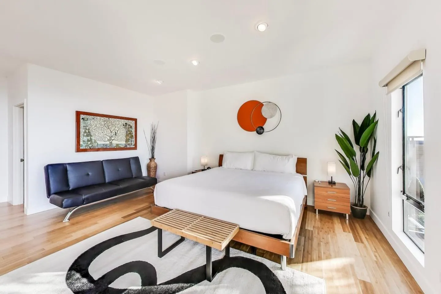 Bed in Luxurious Hillside Home wAC & Gorgeous SF Views!