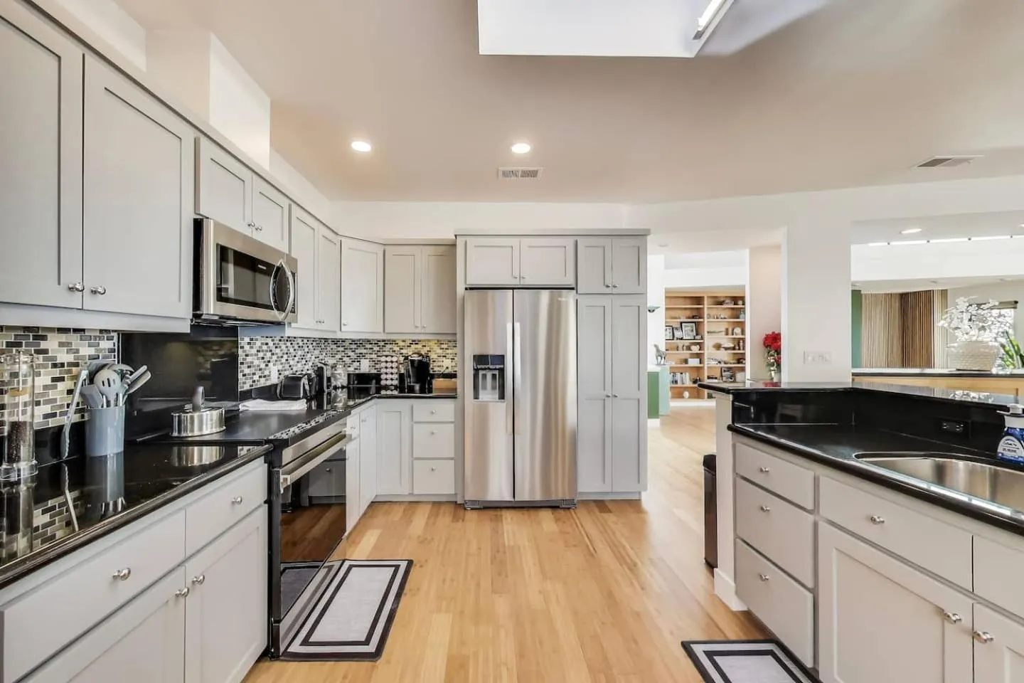 Coffee/tea facilities in Luxurious Hillside Home wAC & Gorgeous SF Views!