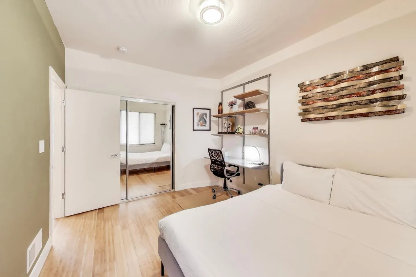 Bed in Luxurious Hillside Home wAC & Gorgeous SF Views!