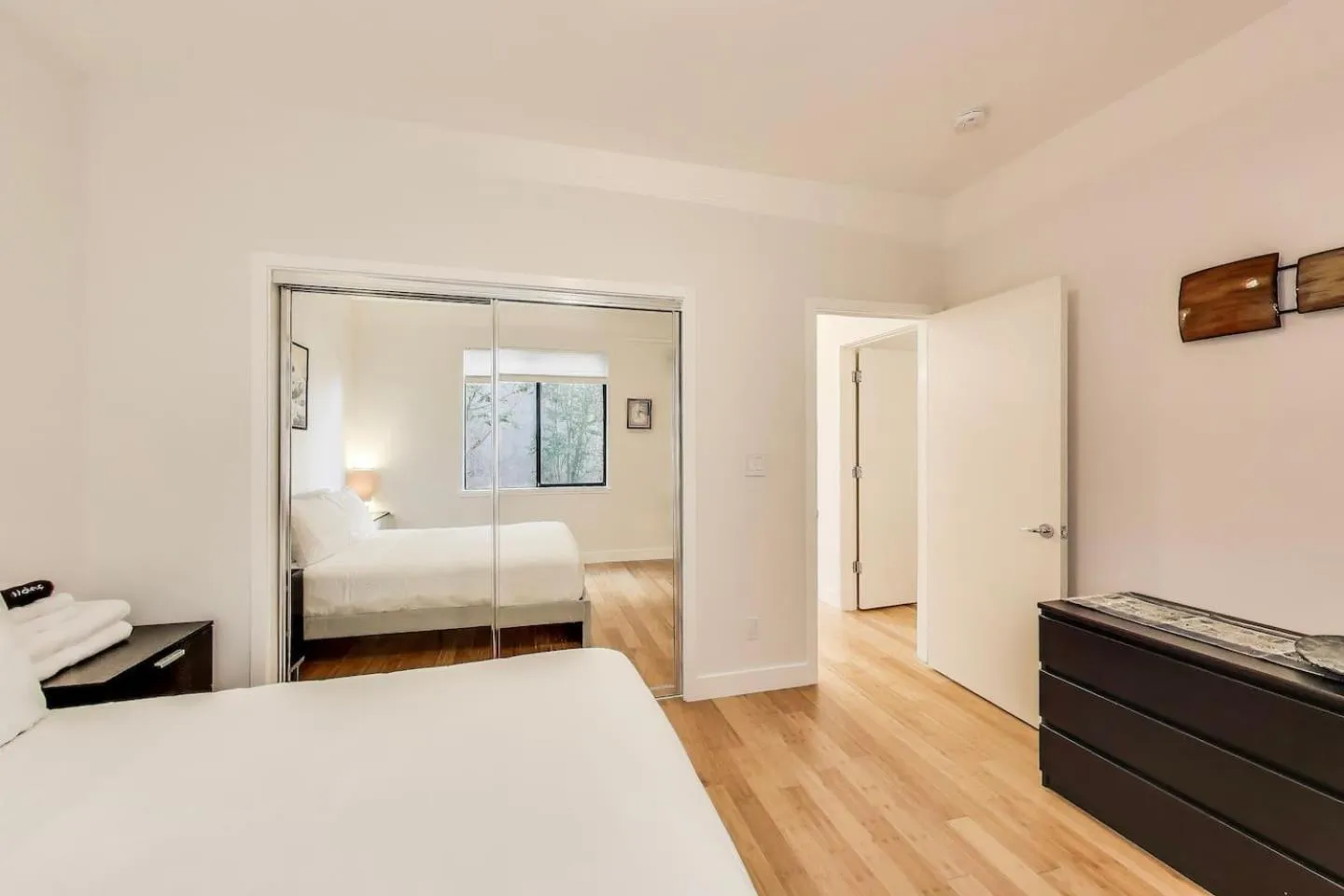 Bed in Luxurious Hillside Home wAC & Gorgeous SF Views!