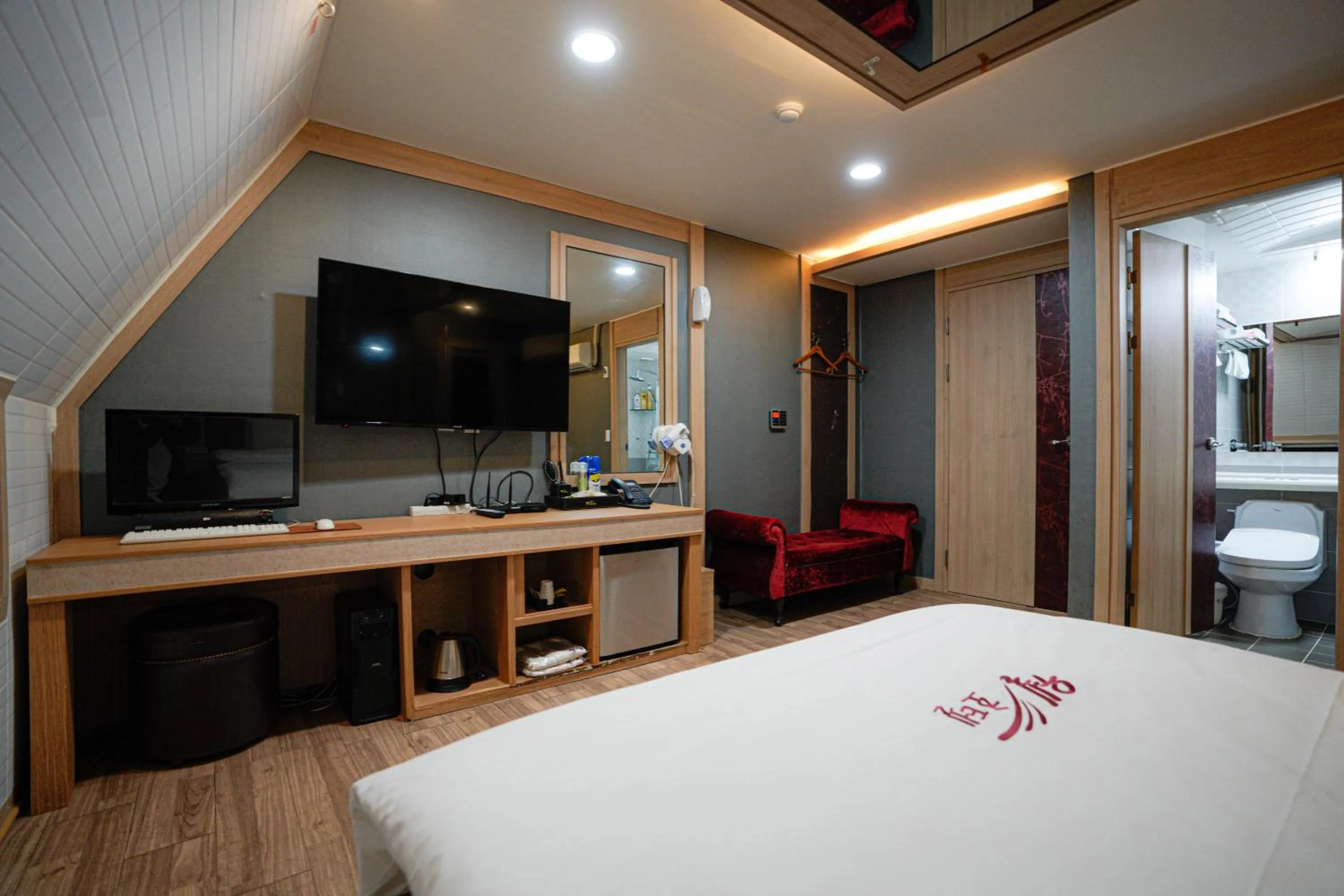 Bed in Mokpo Well hotel