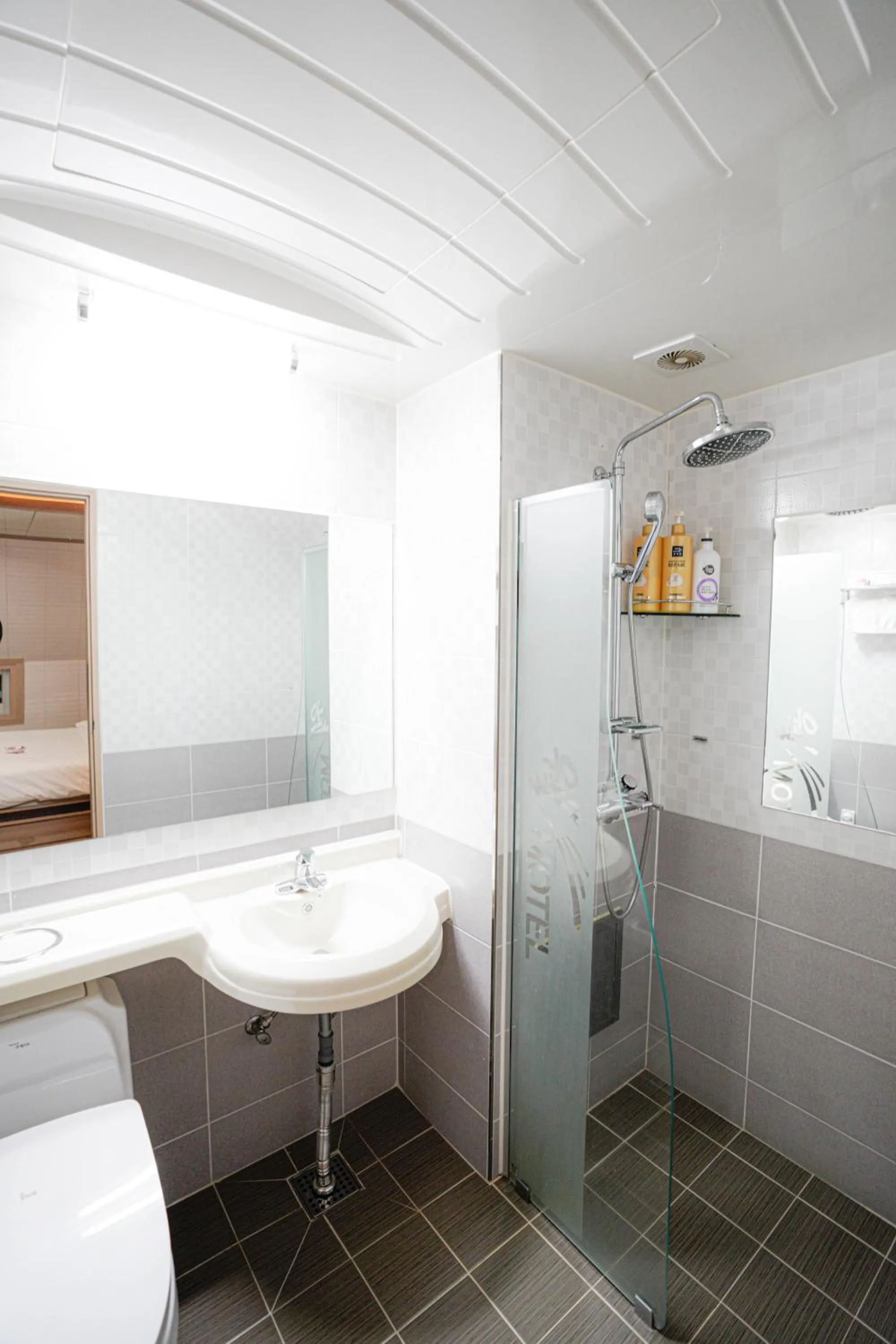 Bathroom in Mokpo Well hotel