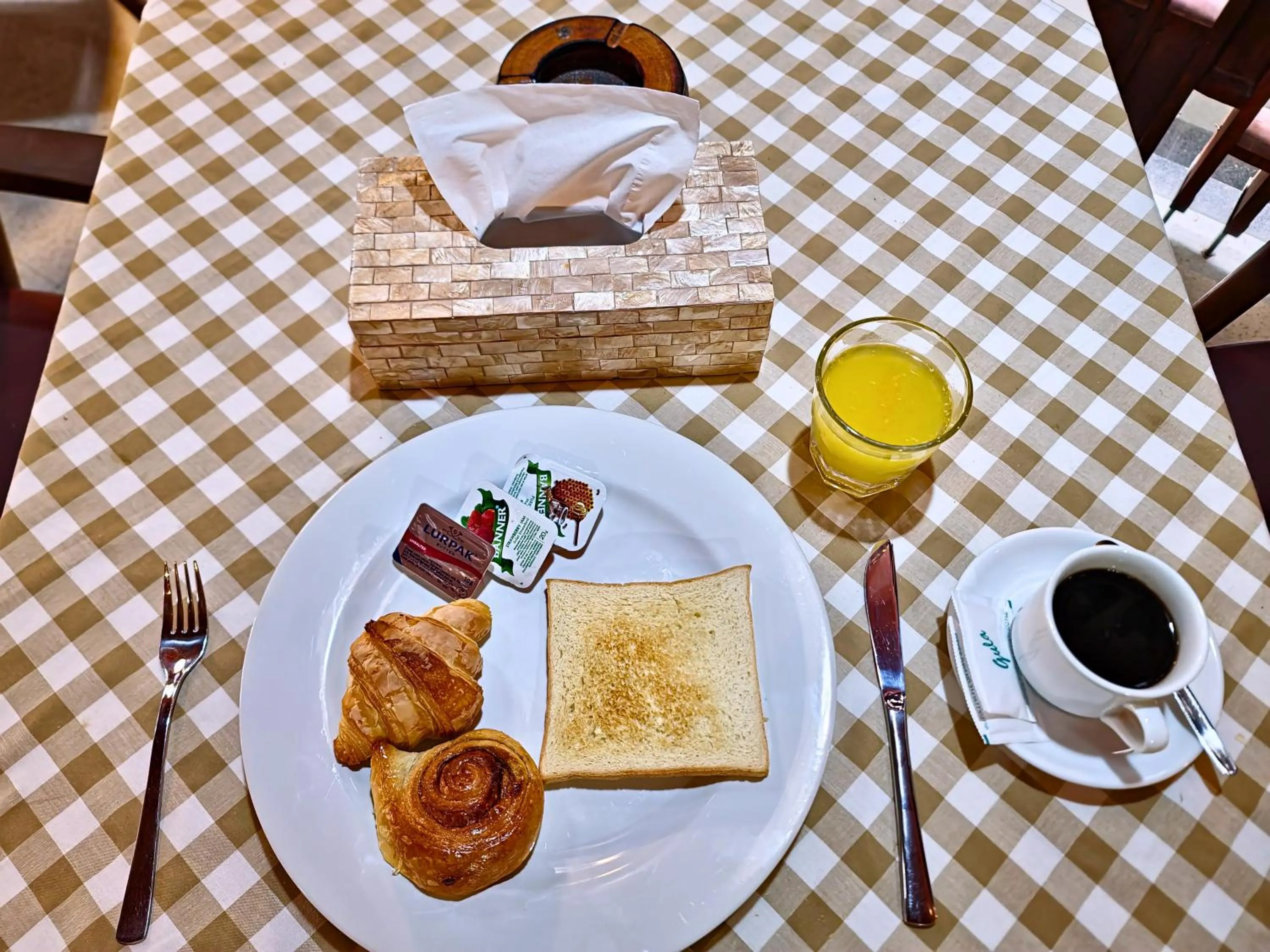 Breakfast in Kamandaka