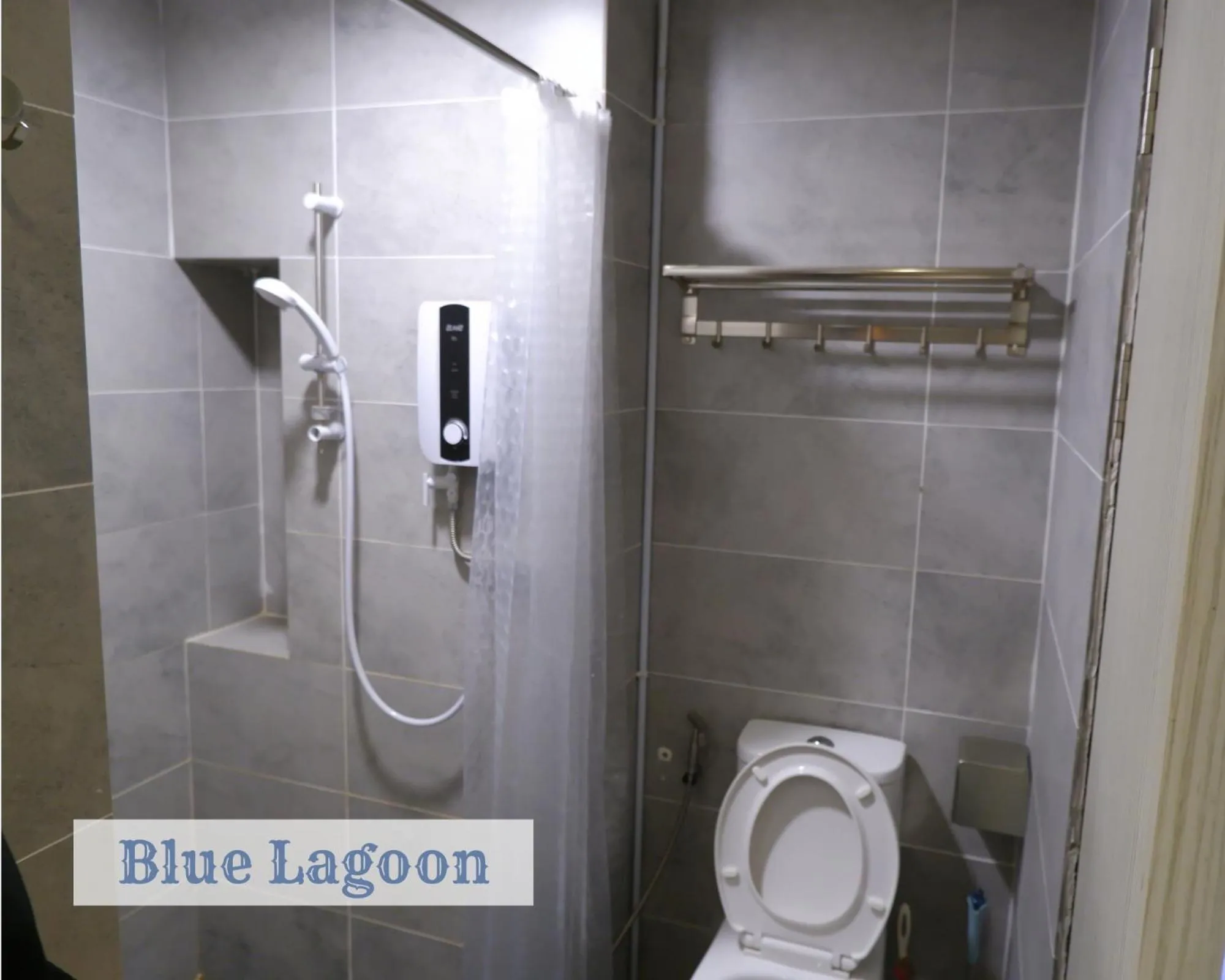 Shower in Roxy Sematan Townhouse - Blue Lagoon