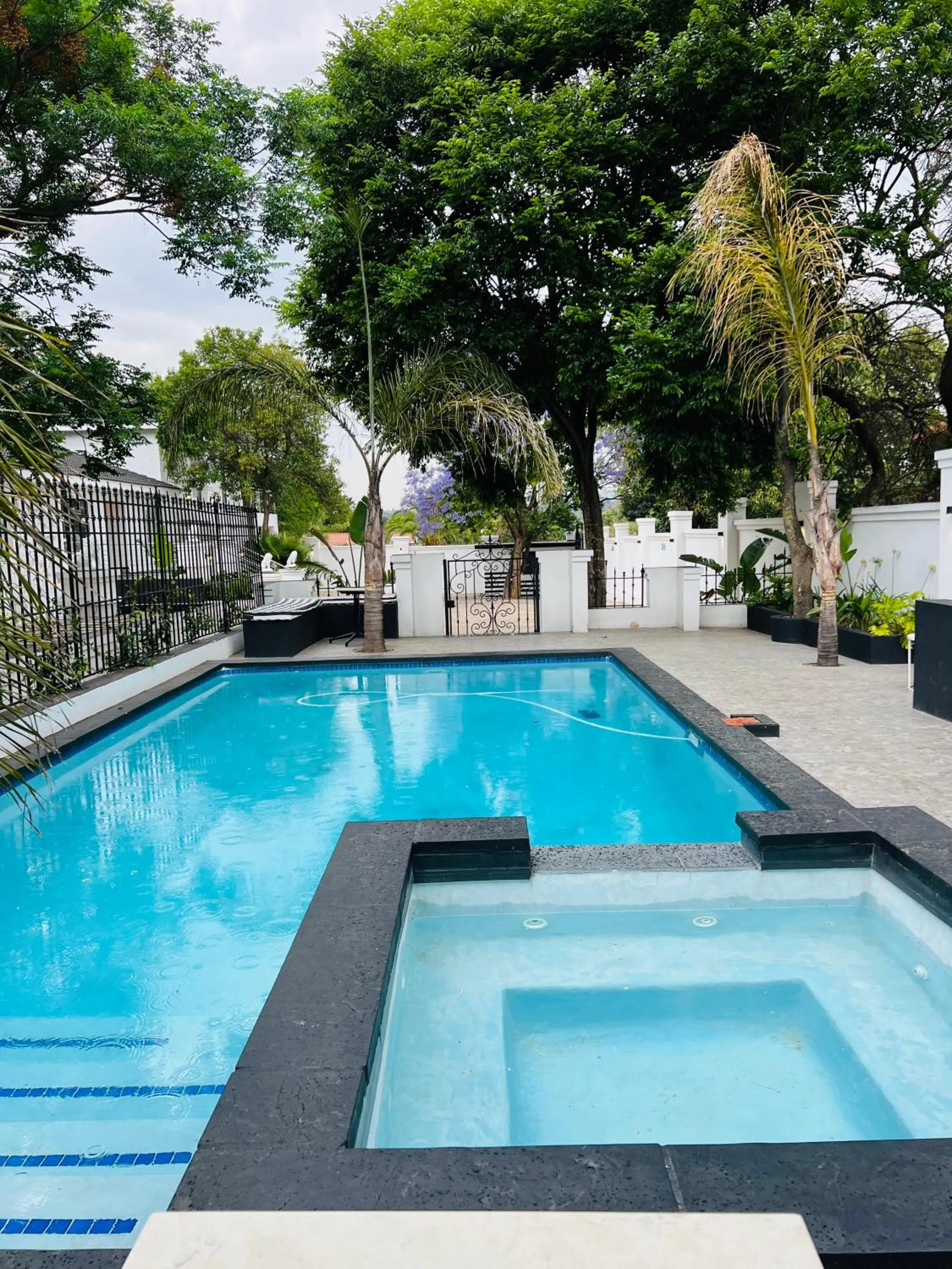 435 on vale boutique aparthotel