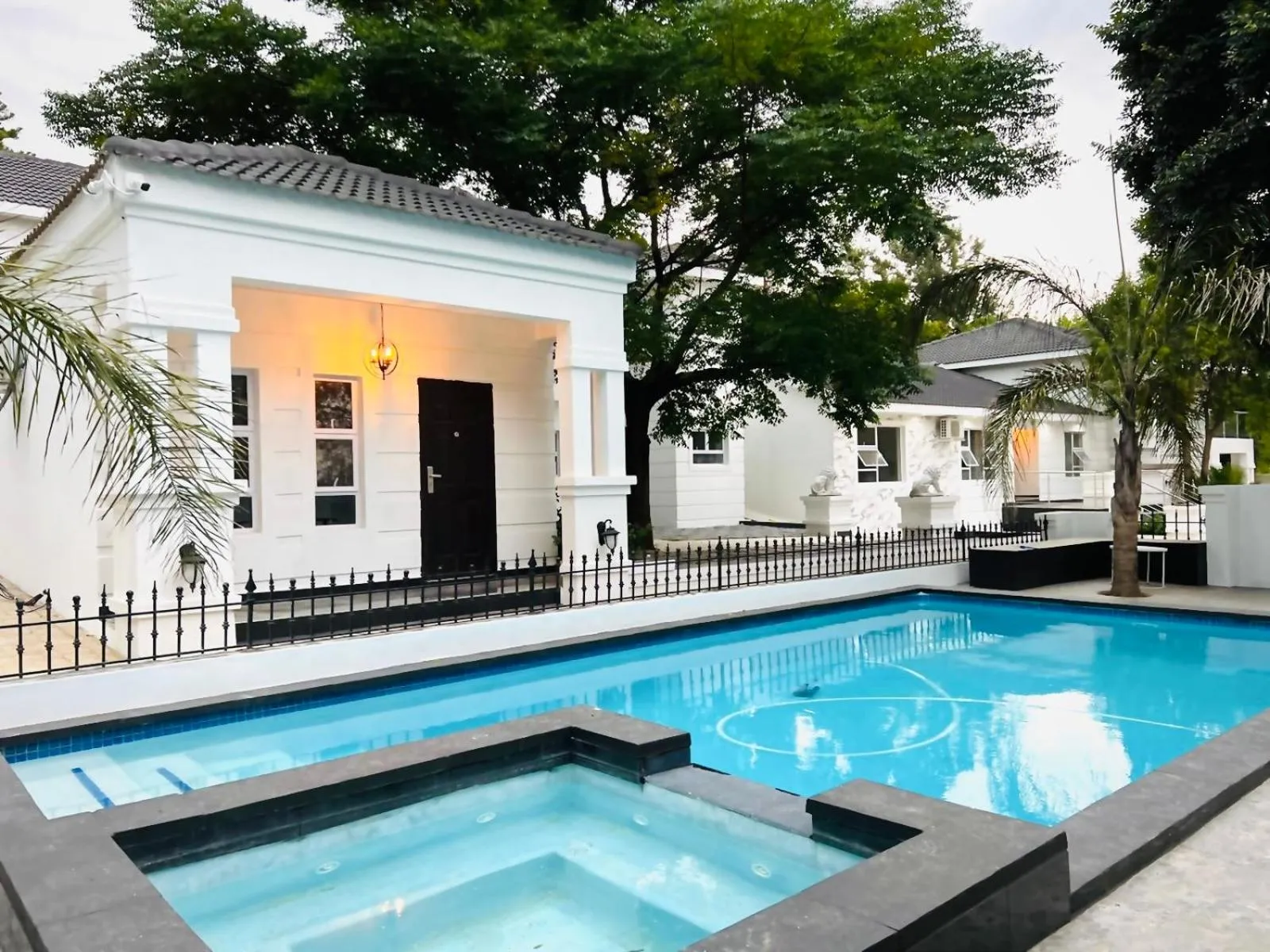 435 on vale boutique aparthotel