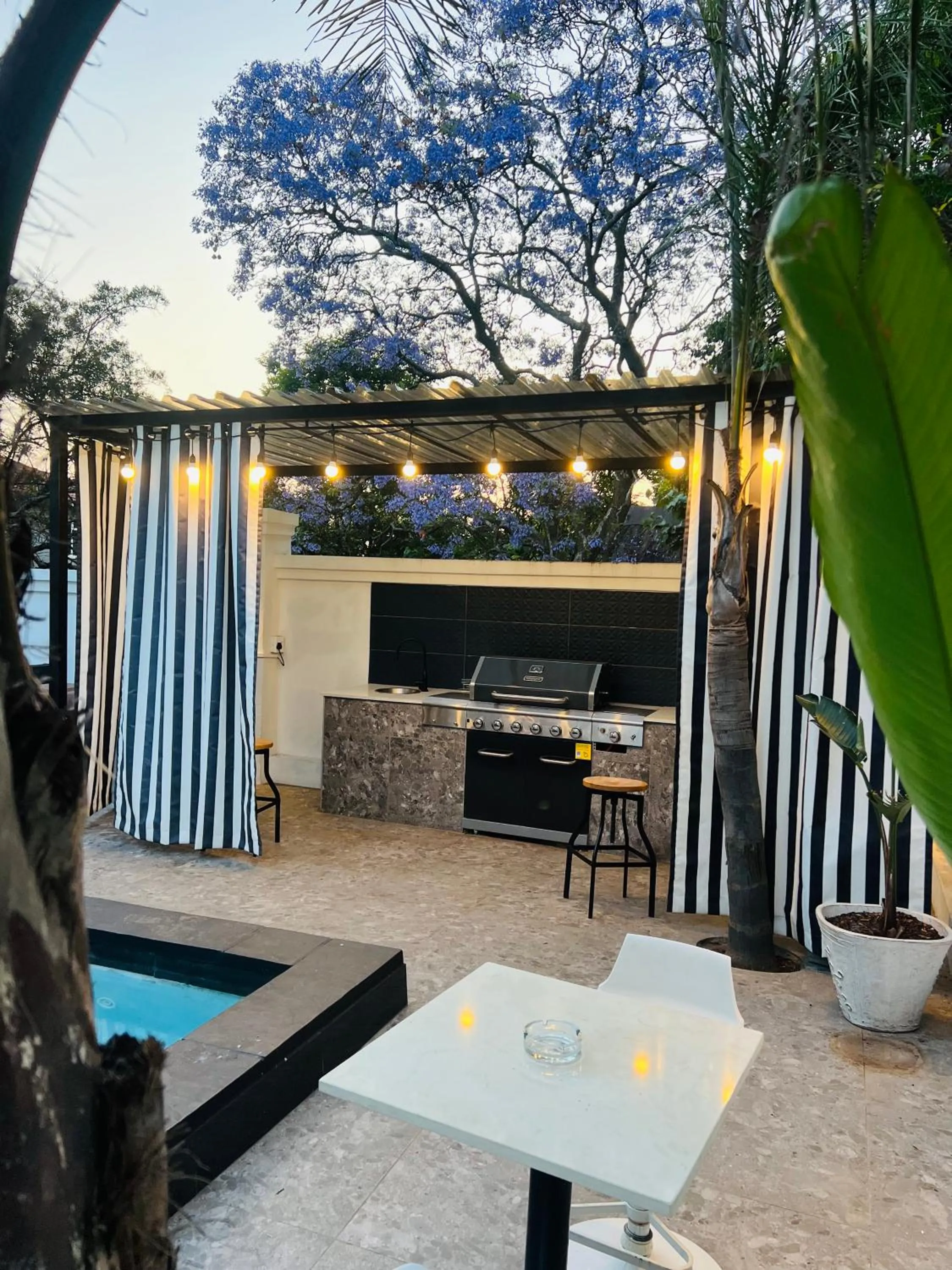 435 on vale boutique aparthotel