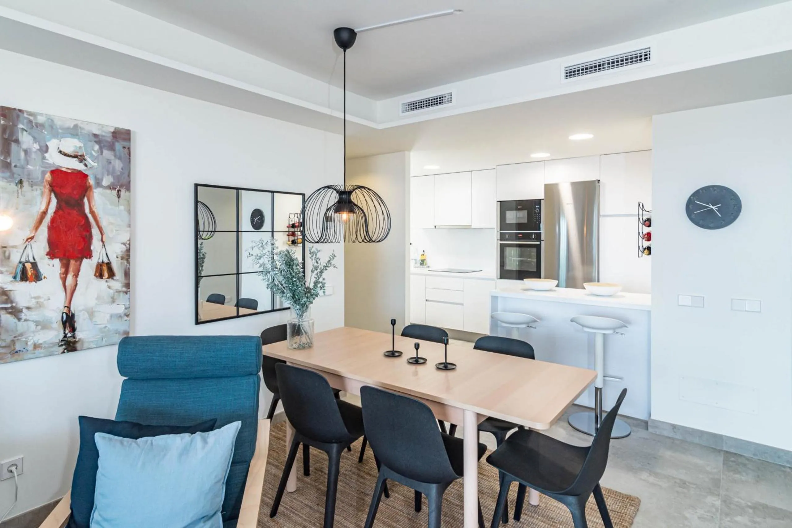 Dining area in INF26H- Comfortable and spacious city apartment