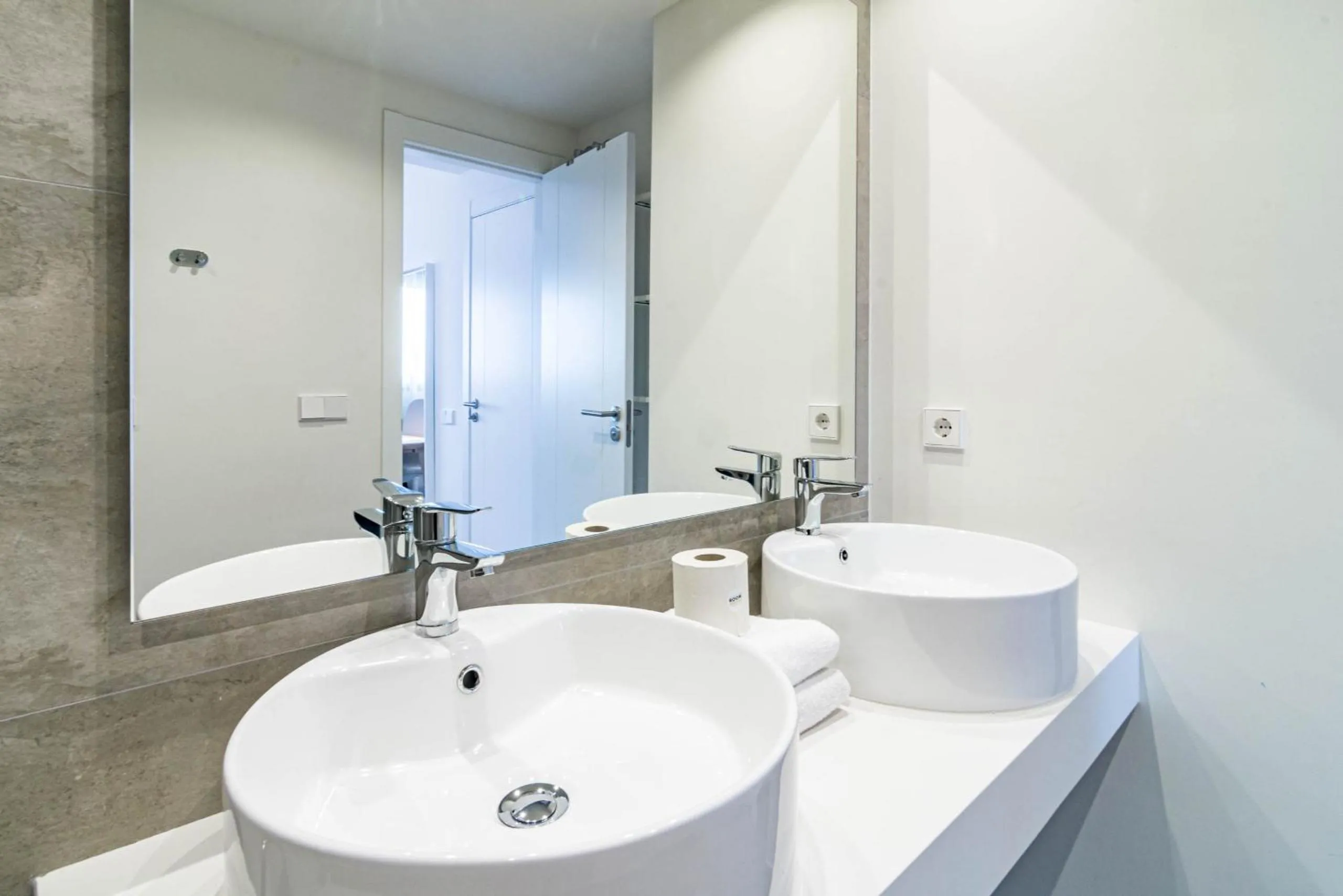 Bathroom in INF26H- Comfortable and spacious city apartment