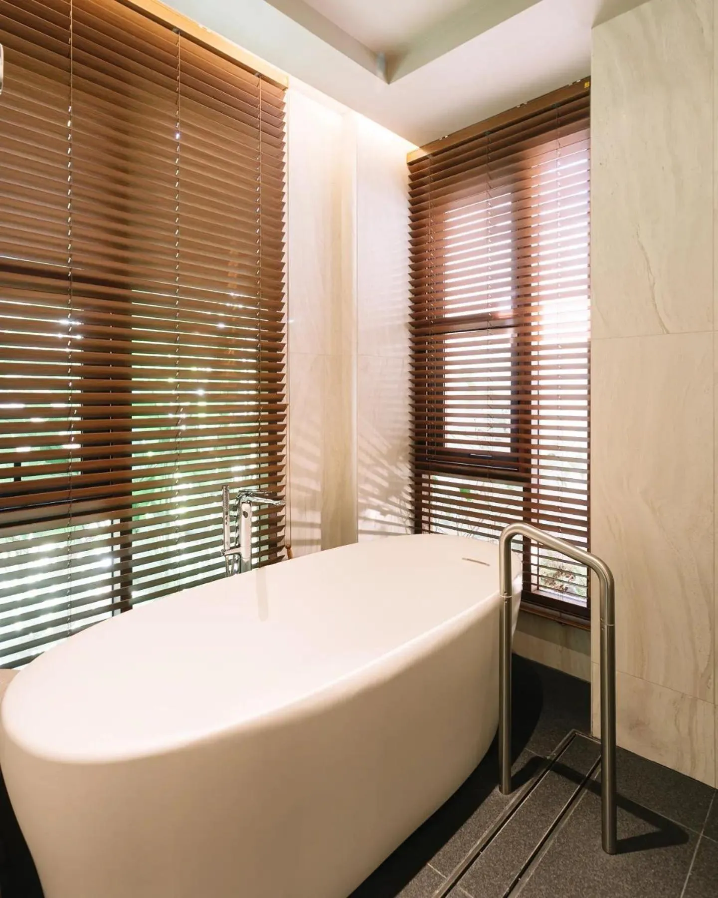 Shower, Bed in Rarin Villas