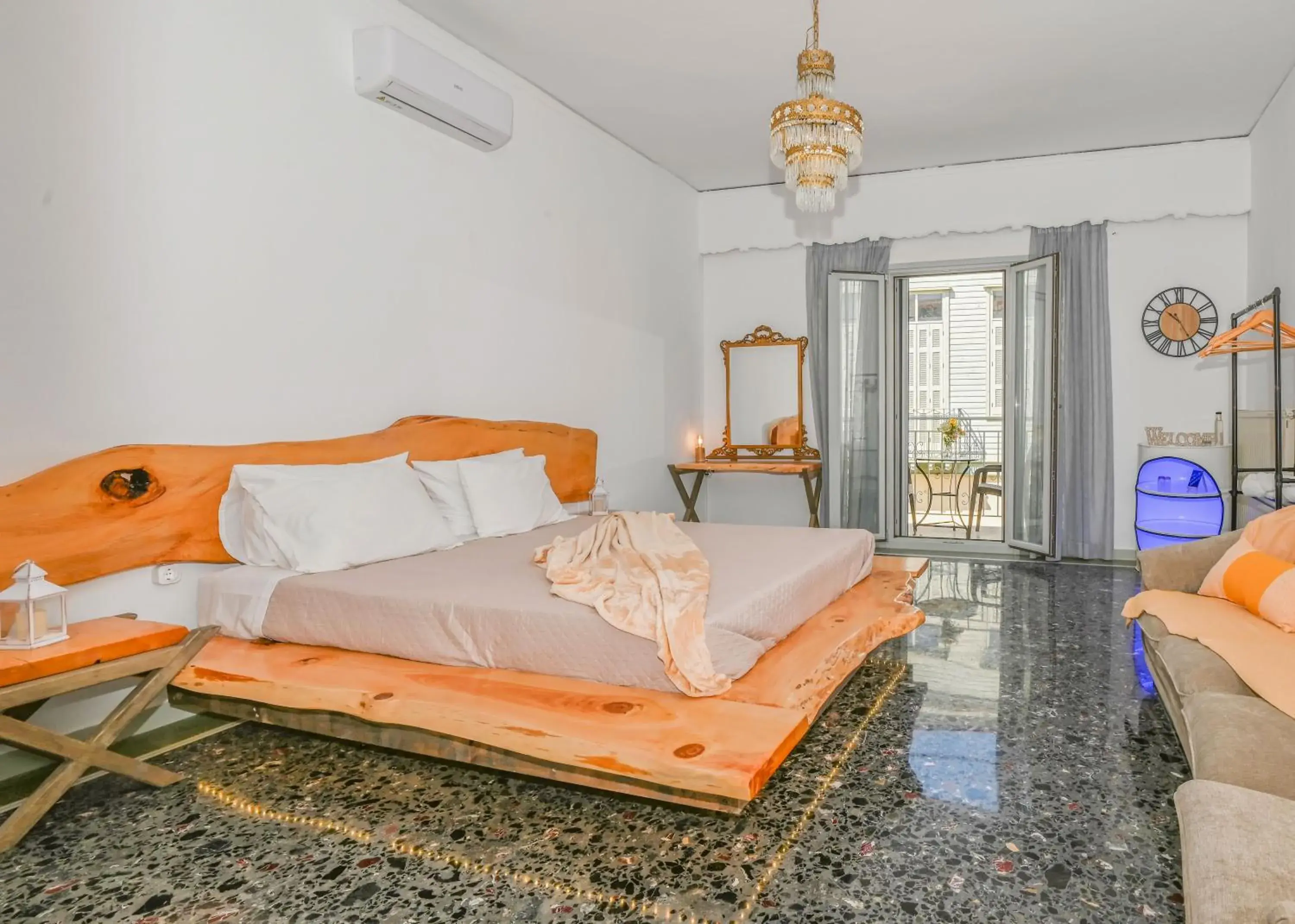 One-Bedroom Apartment in Sunny Palm Room Crete One-Bedroom Apartment in Sunny Palm Room Crete