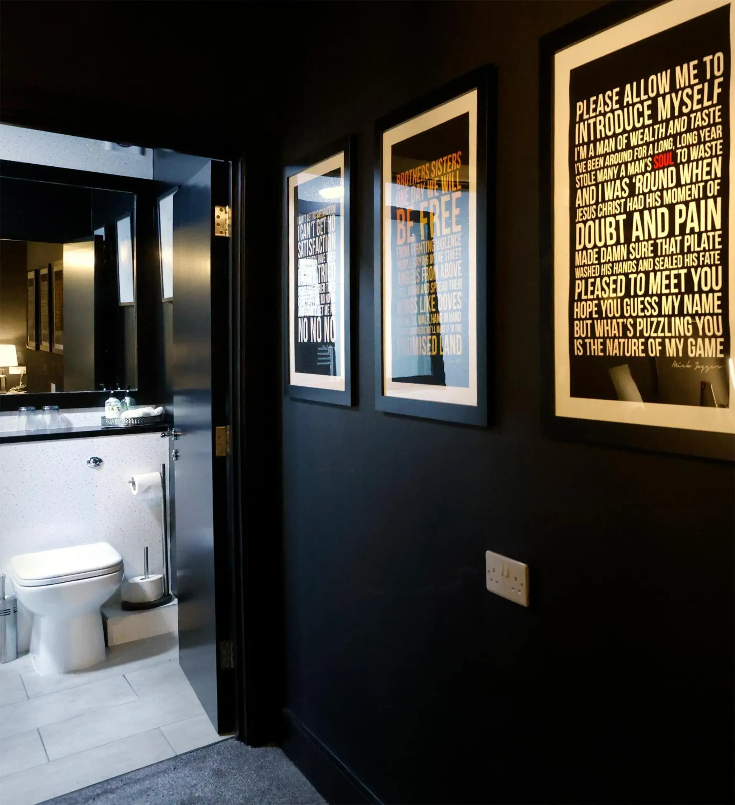 Superior Double Room in The Sea Lounge Accomodation Superior Double Room in The Sea Lounge Accomodation