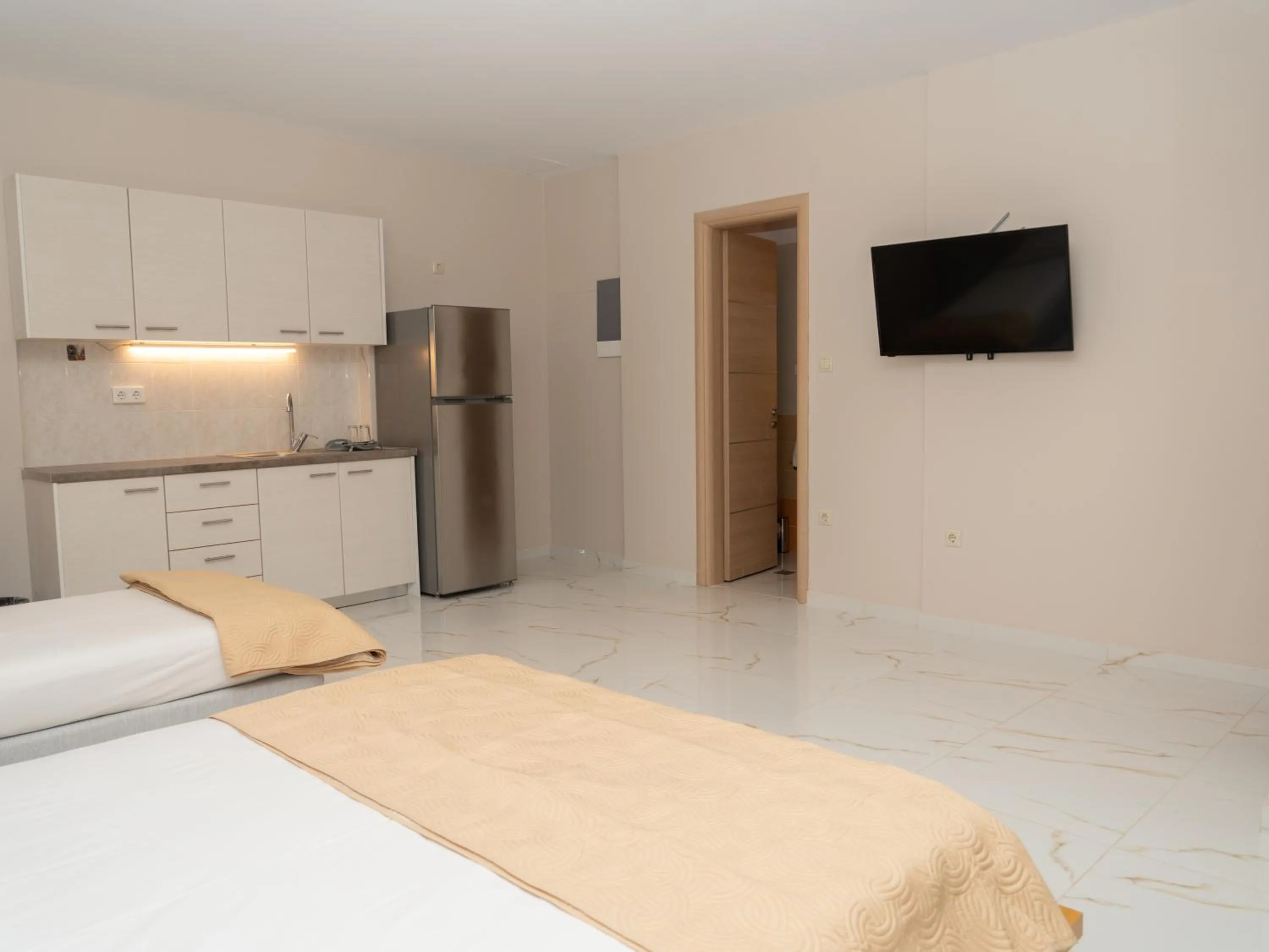 TV and multimedia, Bed in ALLAGIANNIS GROUP APARTMENTS