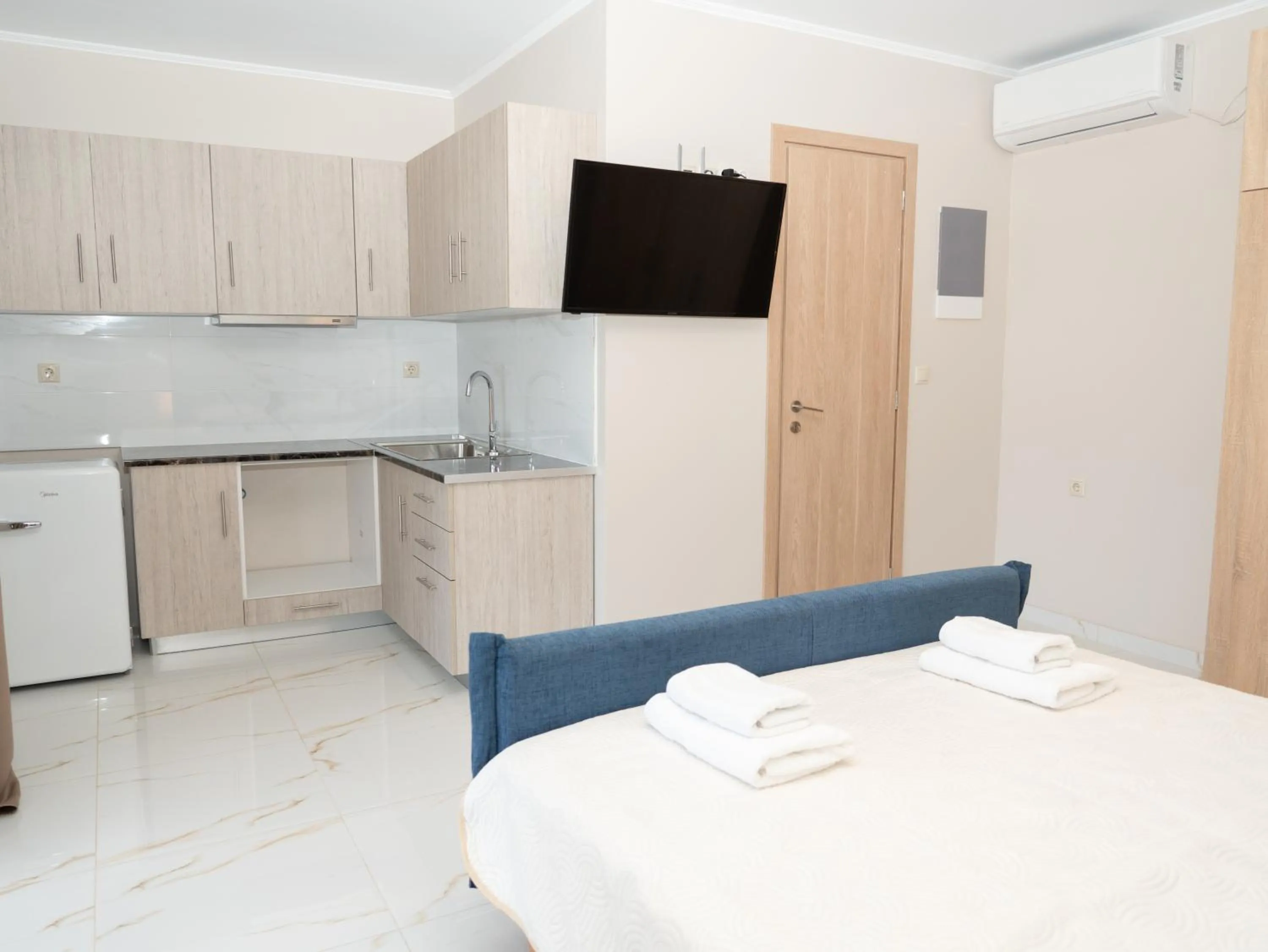 Photo of the whole room, Bed in ALLAGIANNIS GROUP APARTMENTS