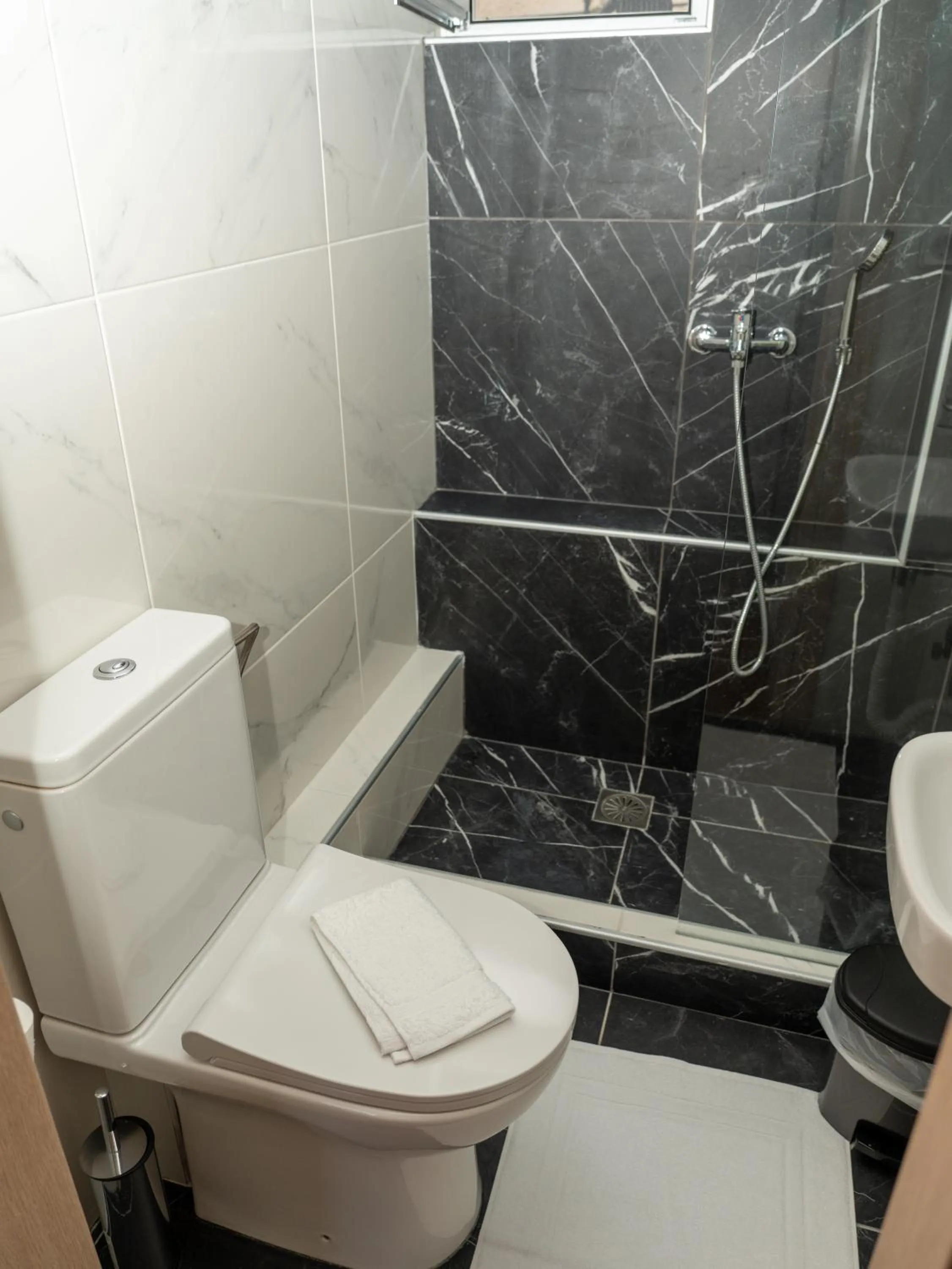 Toilet in ALLAGIANNIS GROUP APARTMENTS