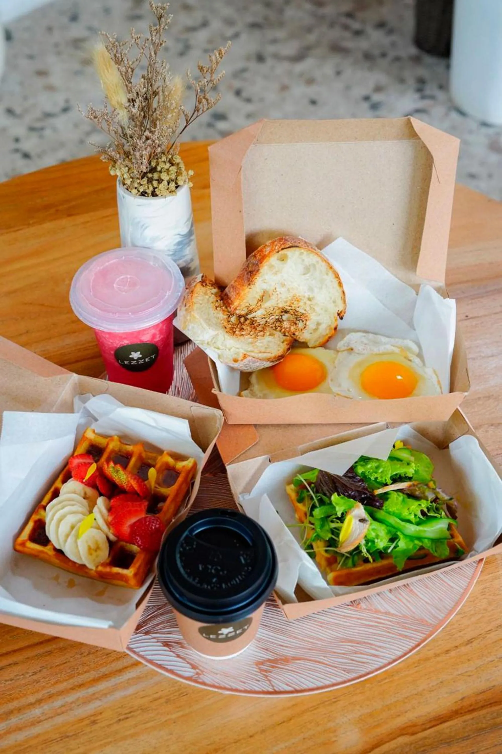 Breakfast in Tembaga Serenity Villa - Paradise with Pool and Garden