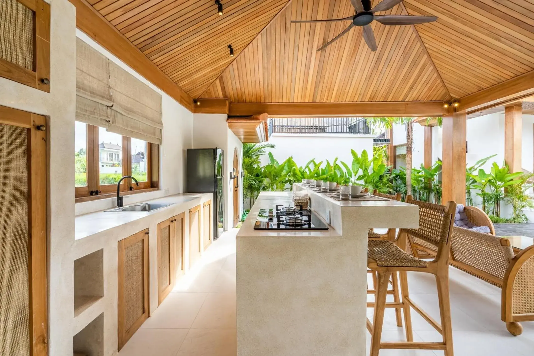 Kitchen or kitchenette in Elegant Tembaga by EVDEkimi Villa - A Modern Home with Panoramic Views and Pool Kitchen or kitchenette in Elegant Tembaga by EVDEkimi Villa - A Modern Home with Panoramic Views and Pool