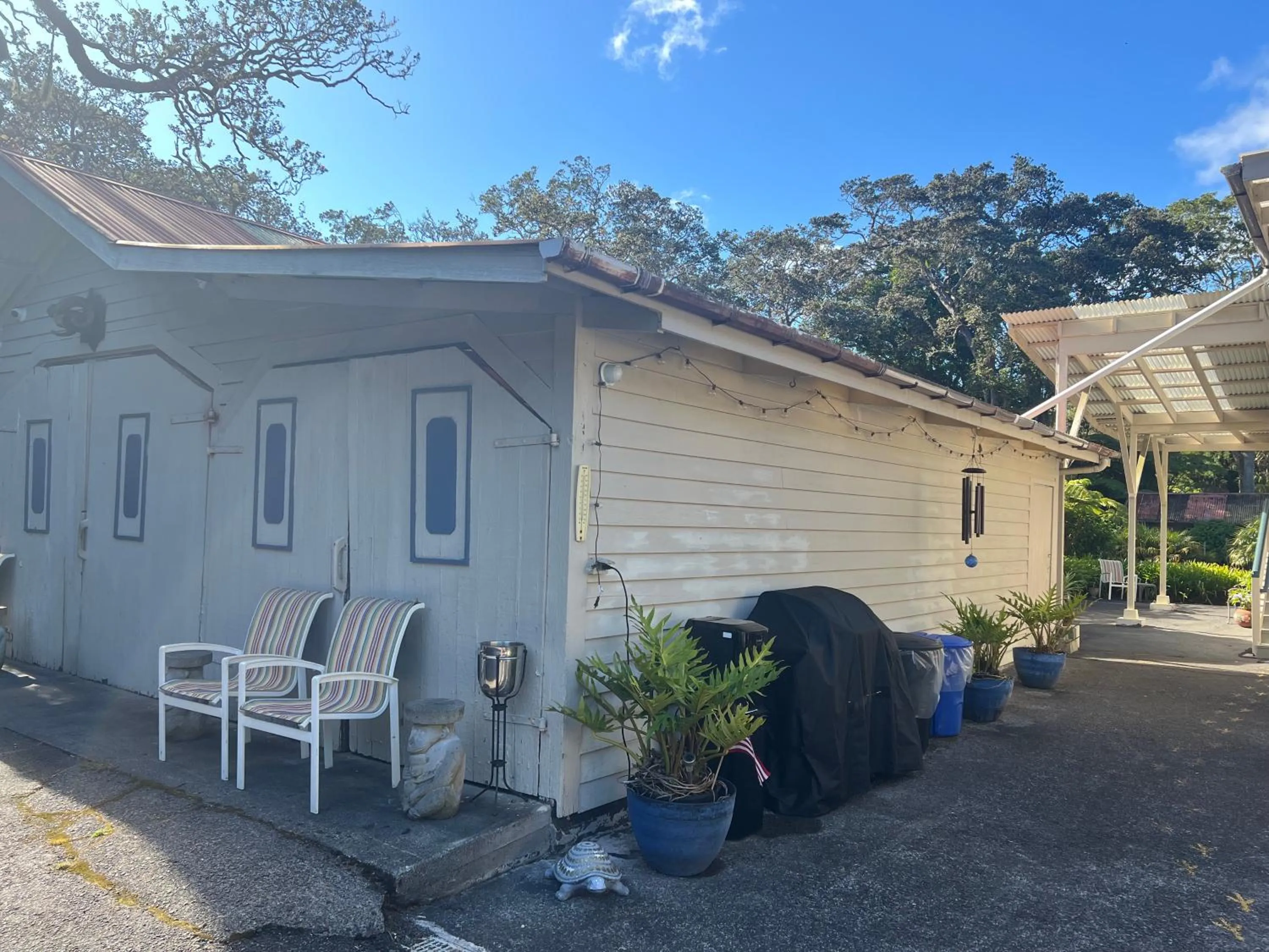 Property building in Aloha Junction Bed and Breakfast -Minutes away from Hawaii Volcanoes National Park