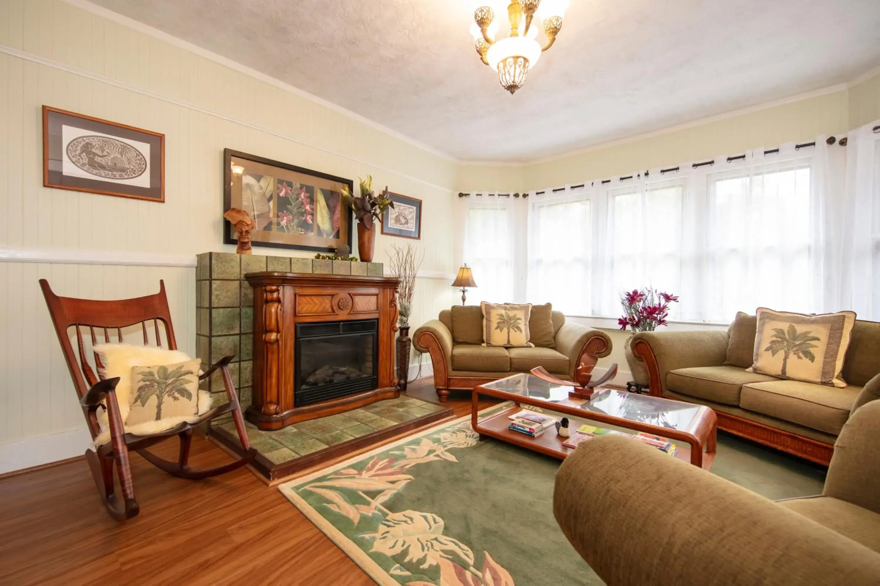 Living room in Aloha Junction Bed and Breakfast -Minutes away from Hawaii Volcanoes National Park Living room in Aloha Junction Bed and Breakfast -Minutes away from Hawaii Volcanoes National Park