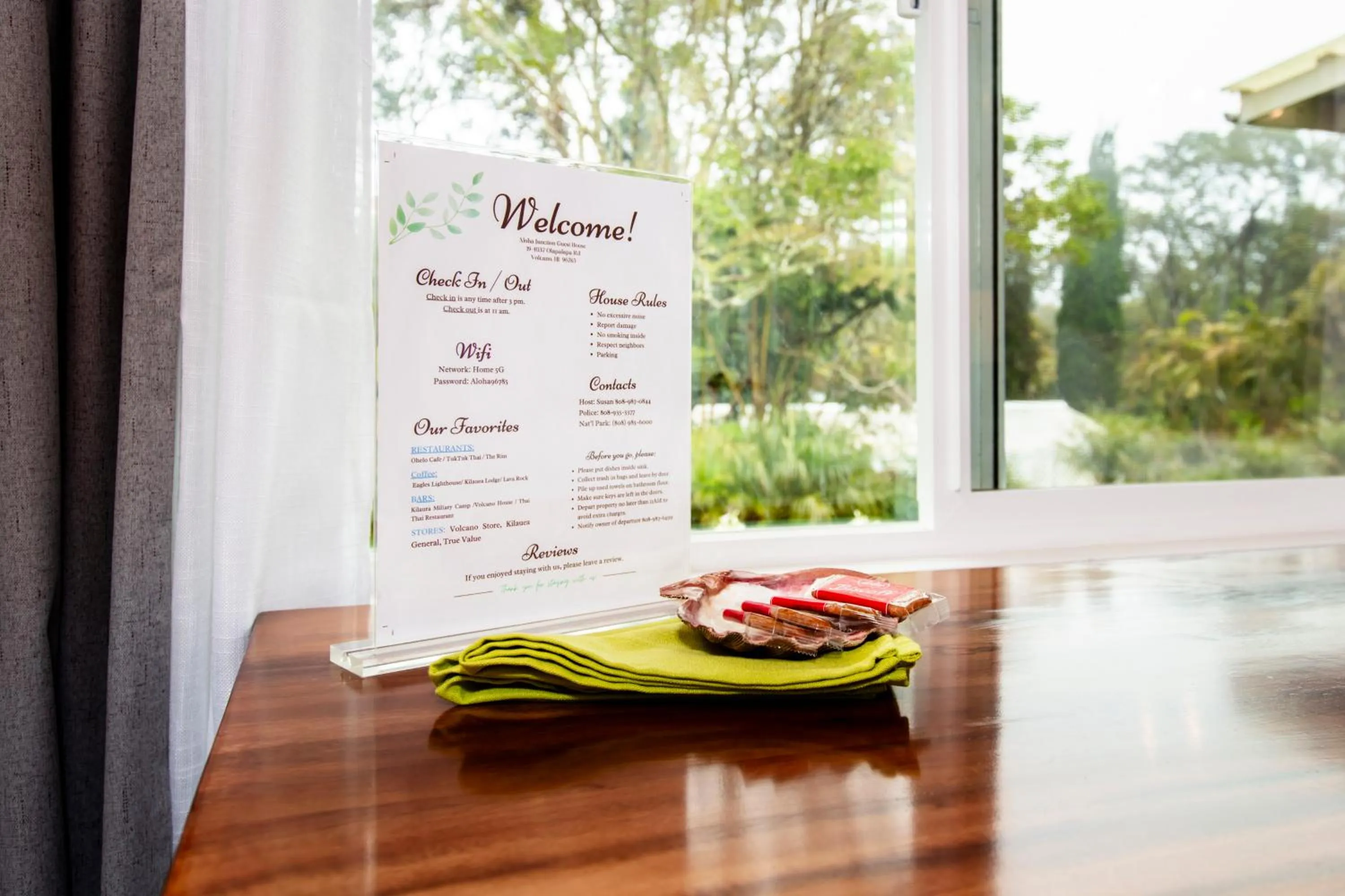 Decorative detail in Aloha Junction Bed and Breakfast -Minutes away from Hawaii Volcanoes National Park