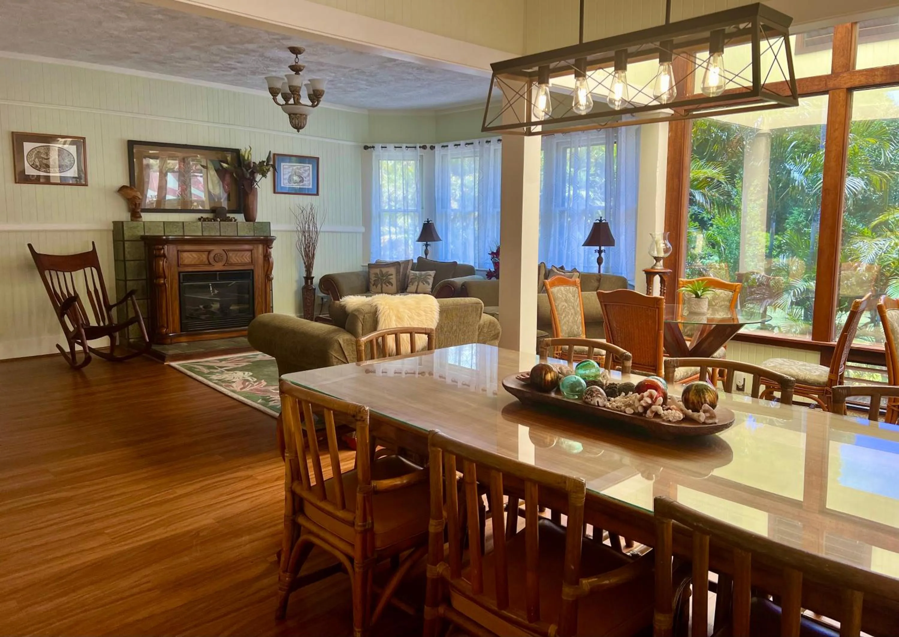 Living room in Aloha Junction Bed and Breakfast -Minutes away from Hawaii Volcanoes National Park