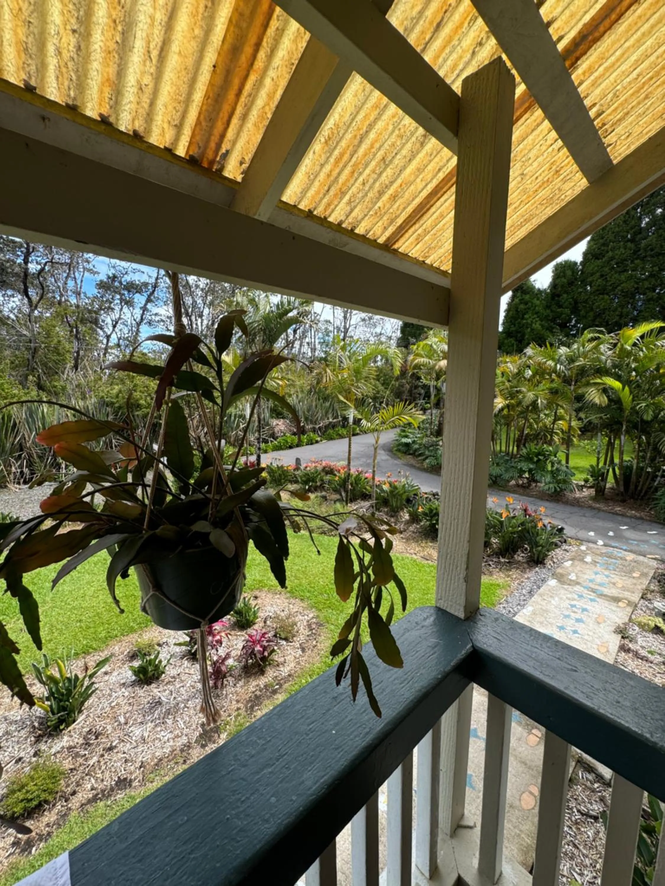 Aloha Junction Bed and Breakfast -Minutes away from Hawaii Volcanoes National Park