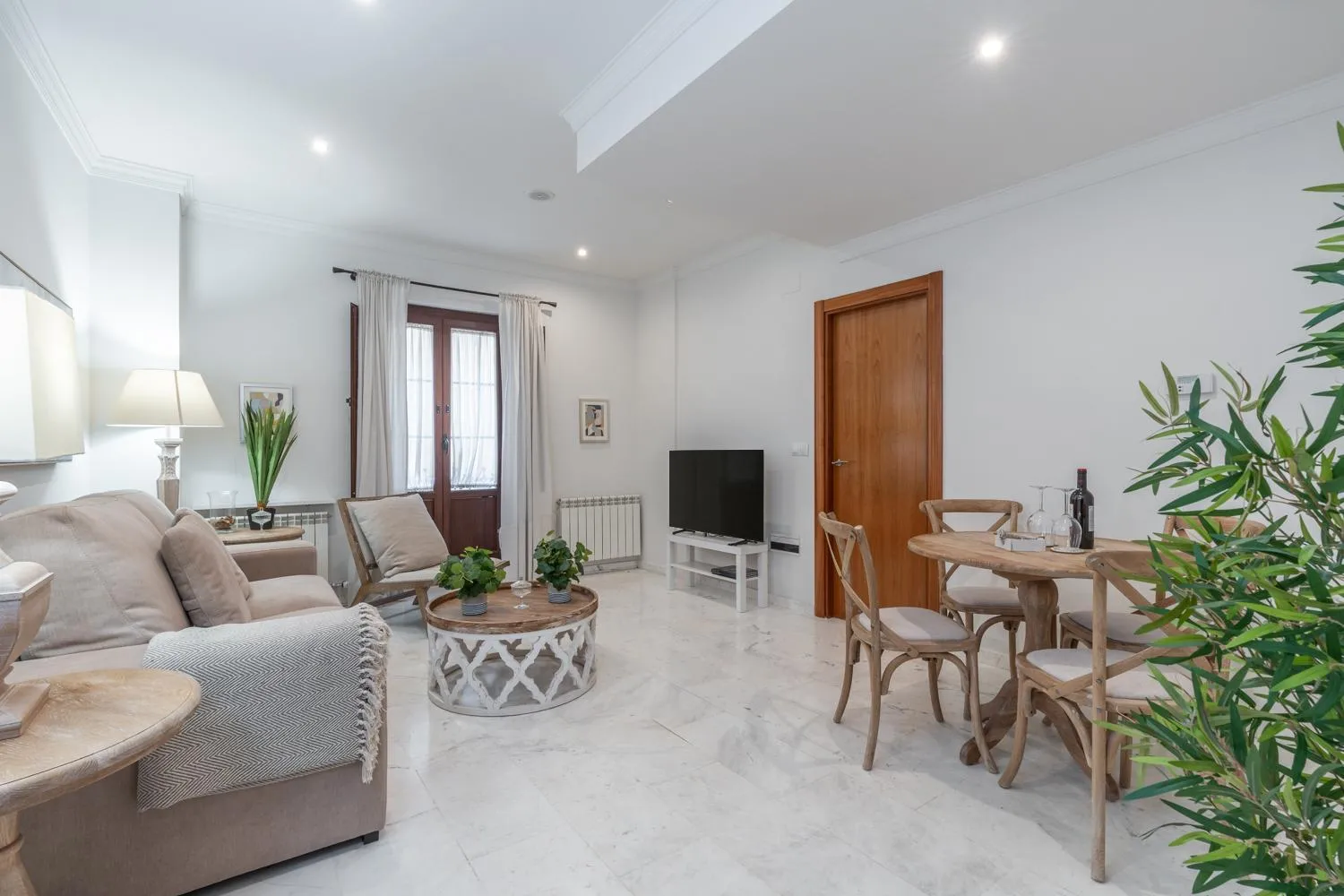 TV and multimedia in tuGuest Corazón de Granada Apartment