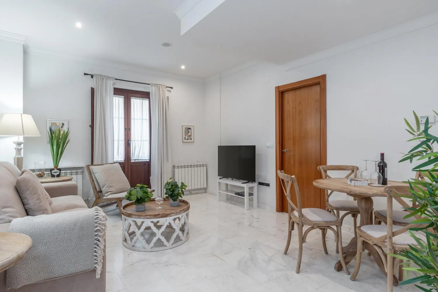 Communal lounge/ TV room in tuGuest Corazón de Granada Apartment