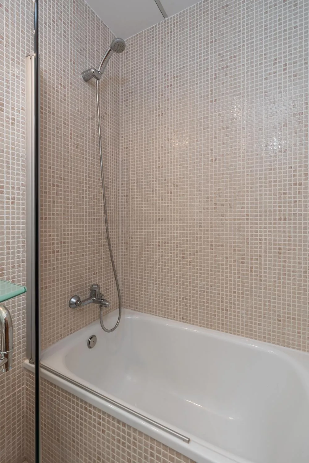 Shower in tuGuest Corazón de Granada Apartment