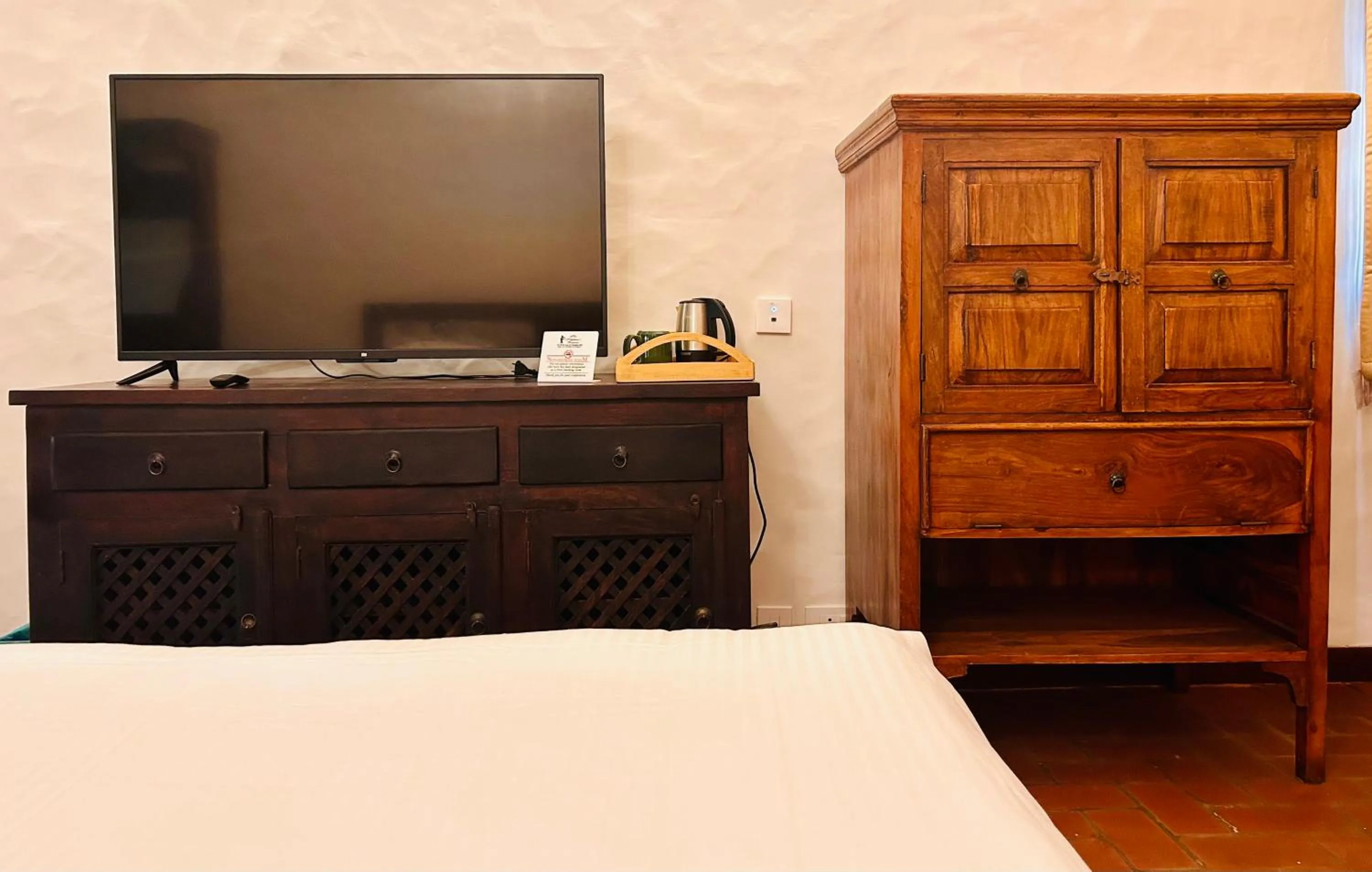 Bed in The Kaptain's Retreat